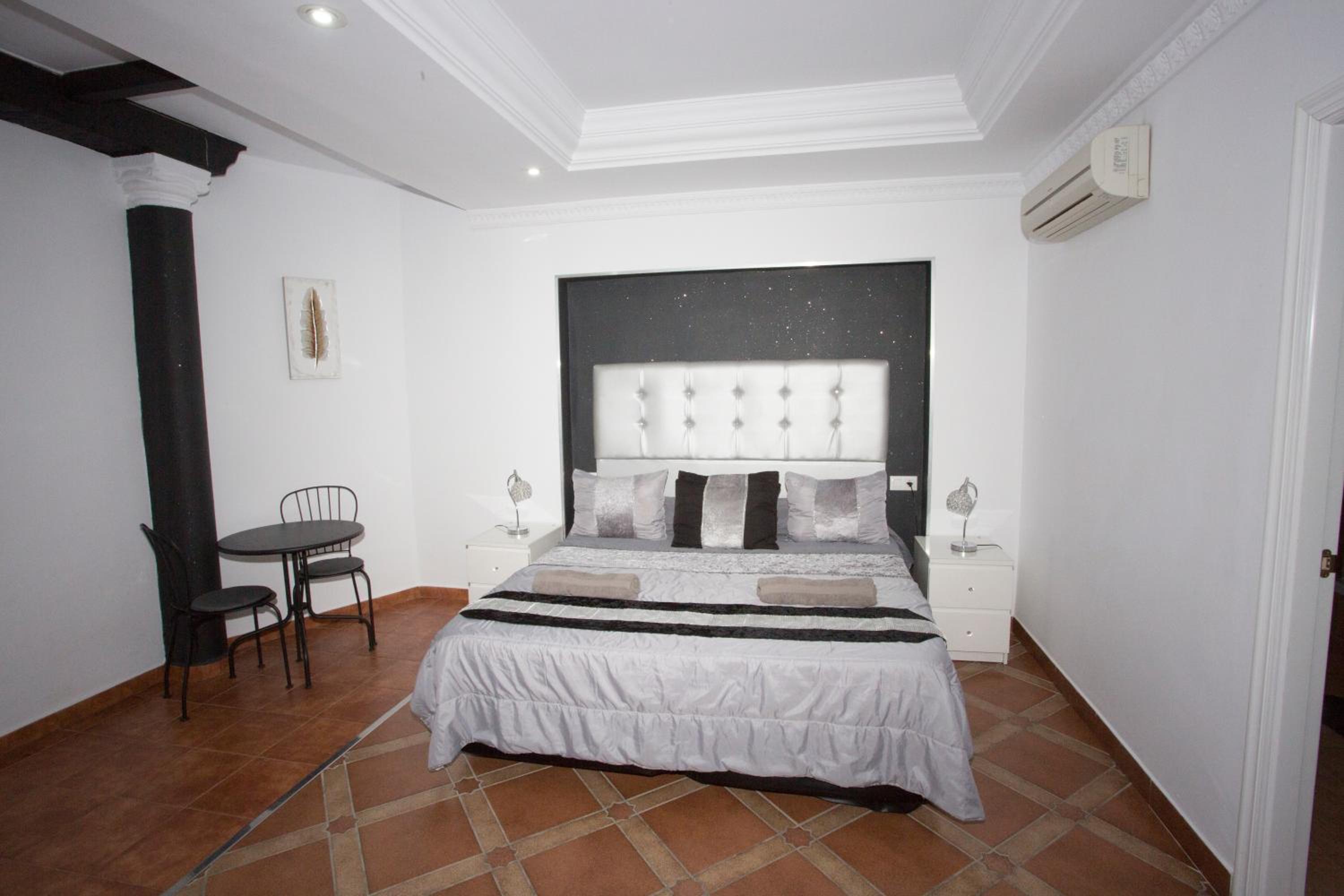 King Room with Spa Bath photo 2