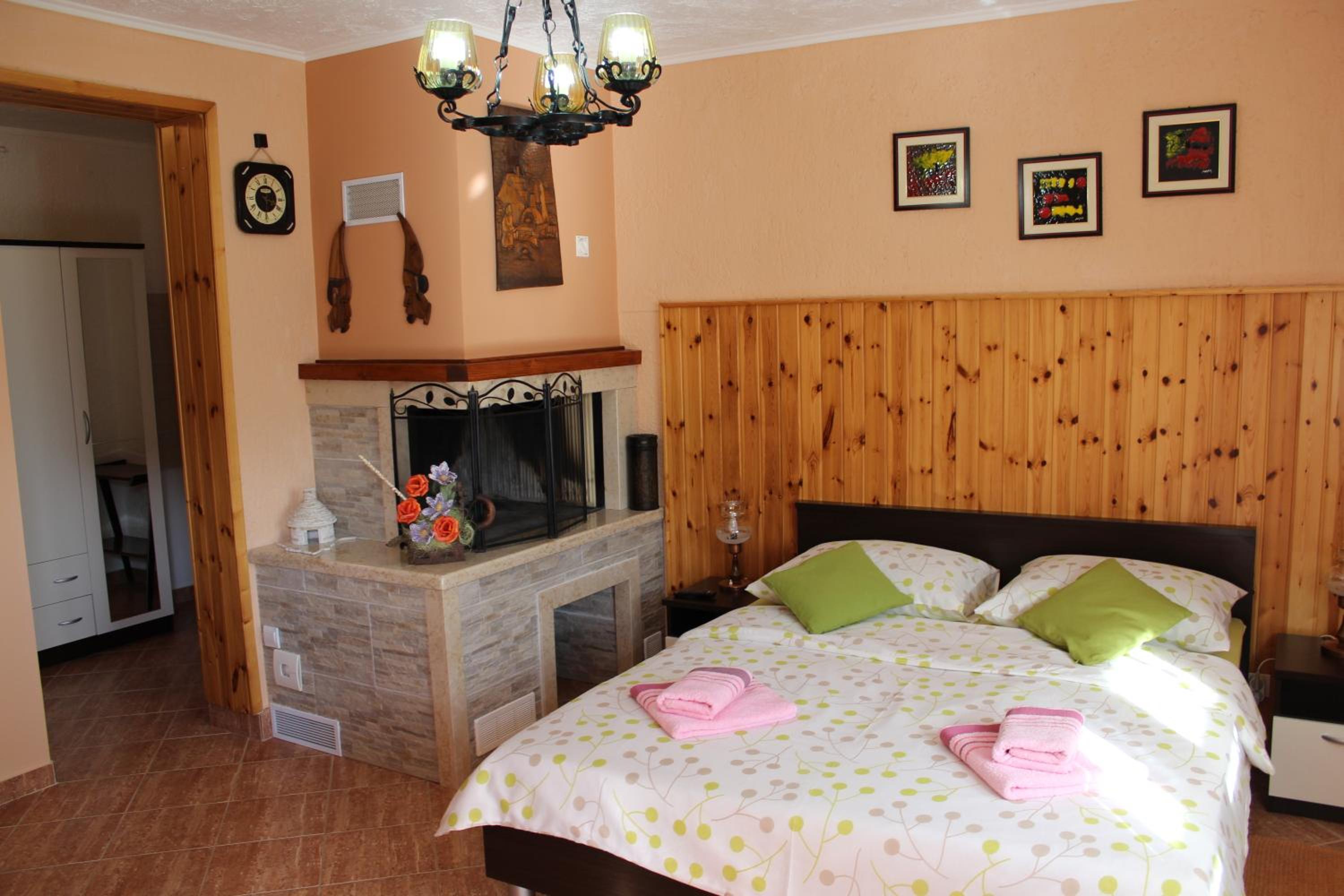 Double Room with Balcony - Photo 7