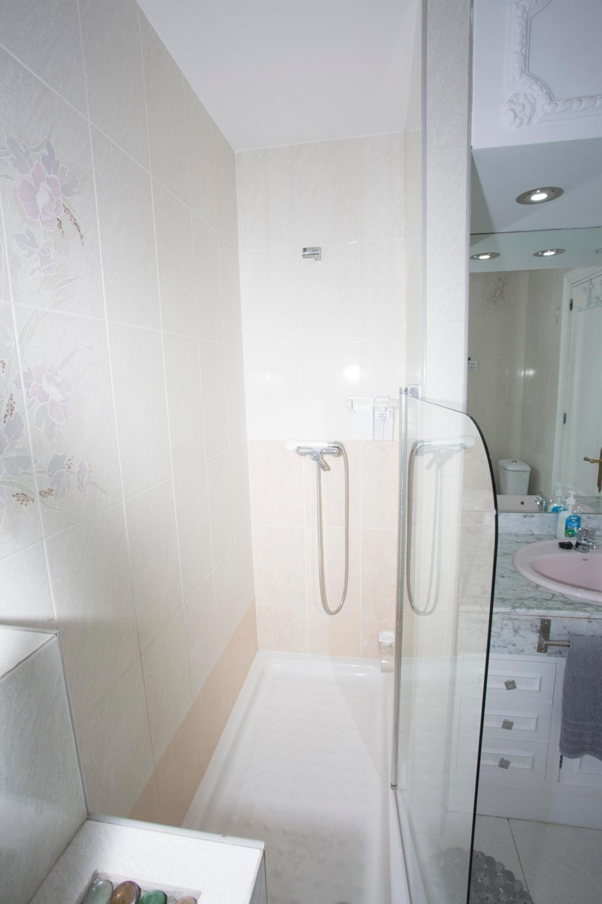 Double Room with Private Bathroom photo 1