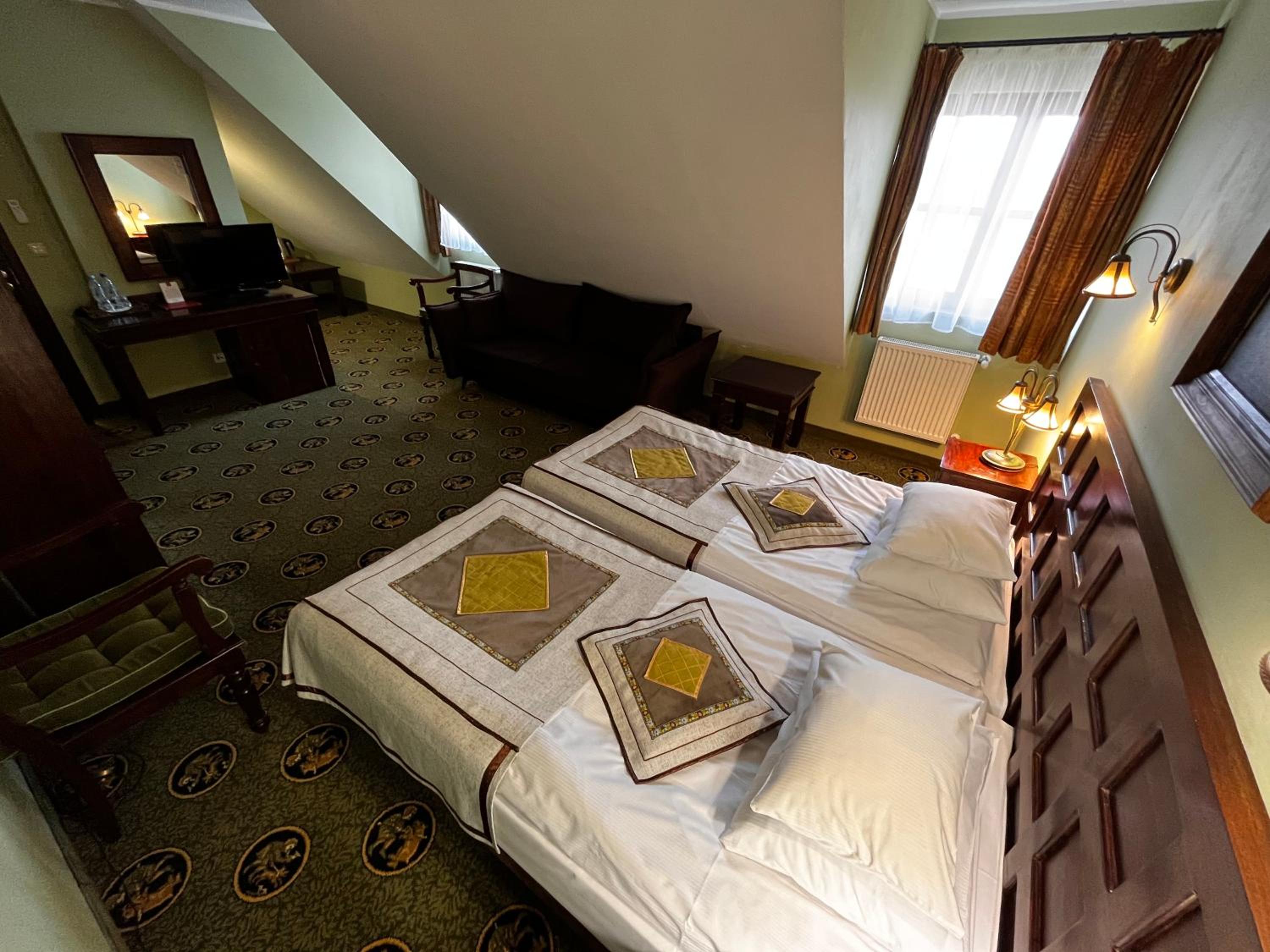 Double Room with Extra Bed - Photo 19
