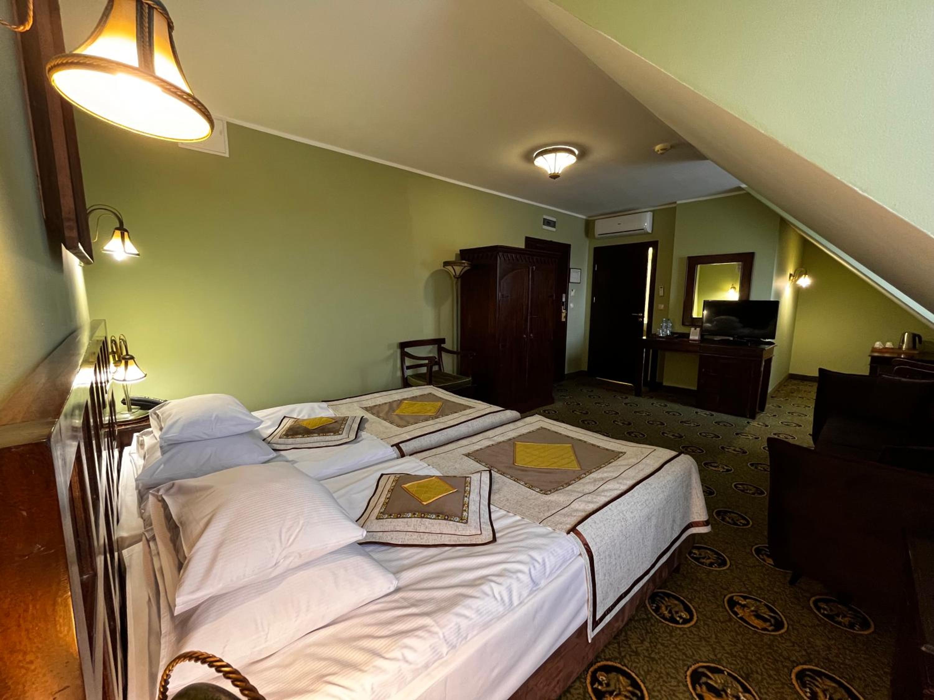 Double Room with Extra Bed - Photo 20