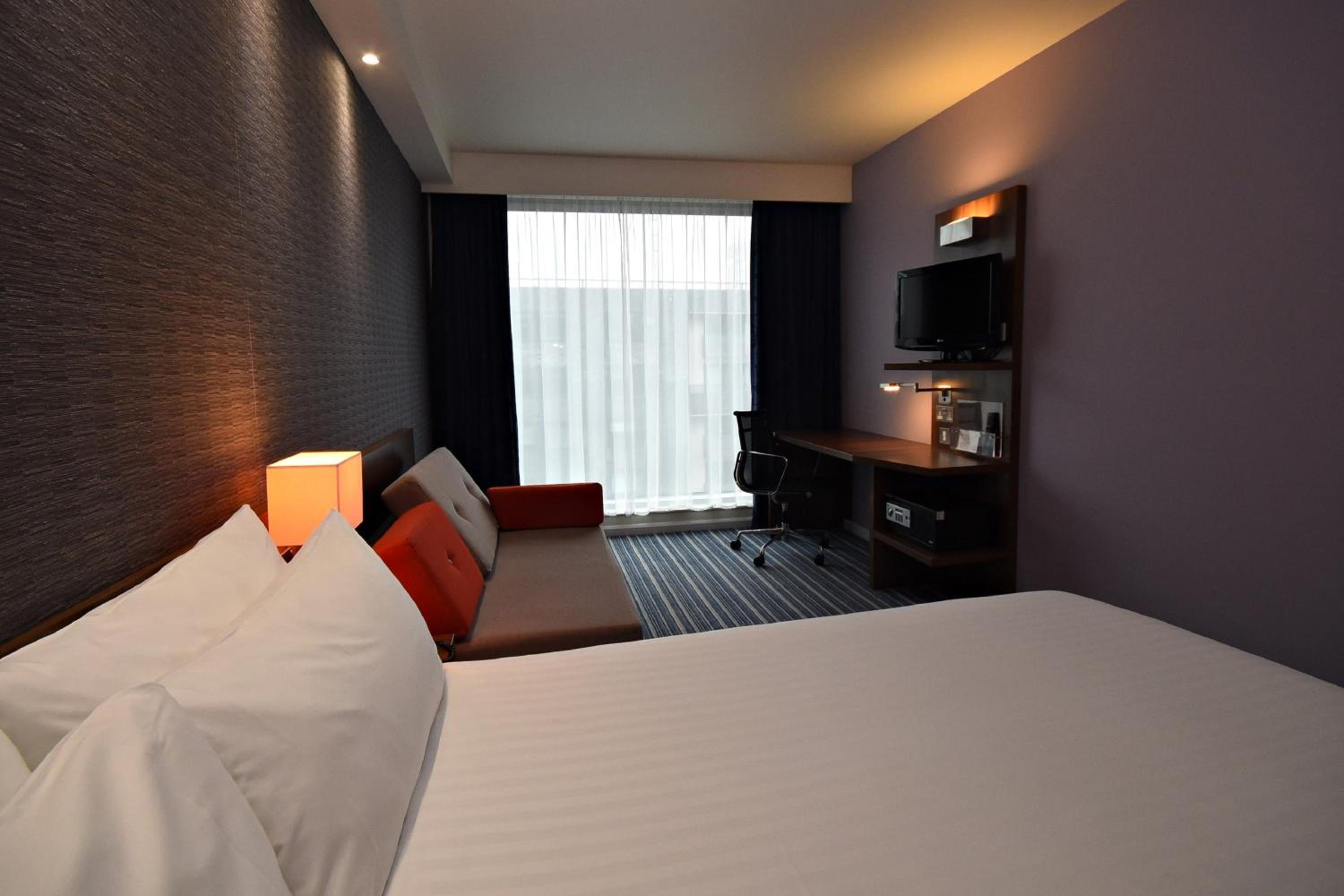 Premium Double Room with Sofa Bed - Free Hot Breakfast photo 2