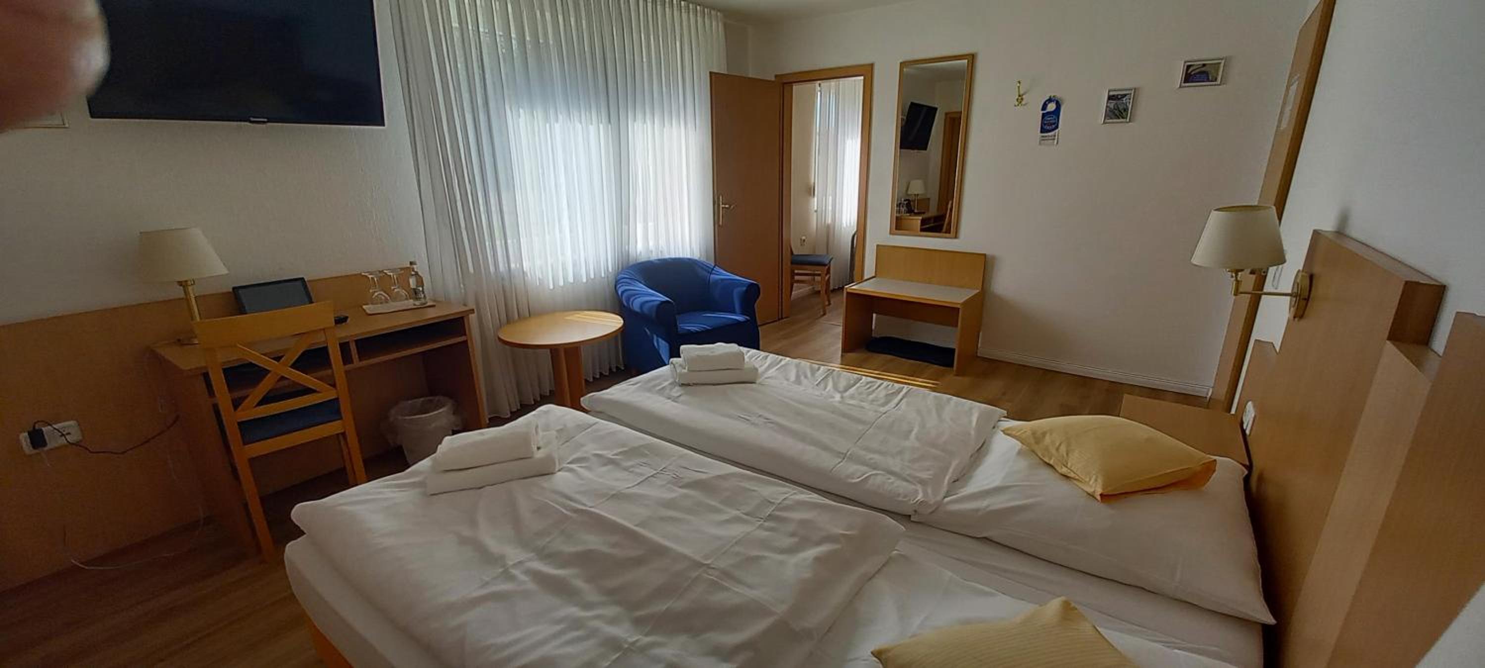 Family Room (2 Adults + 2 Children)