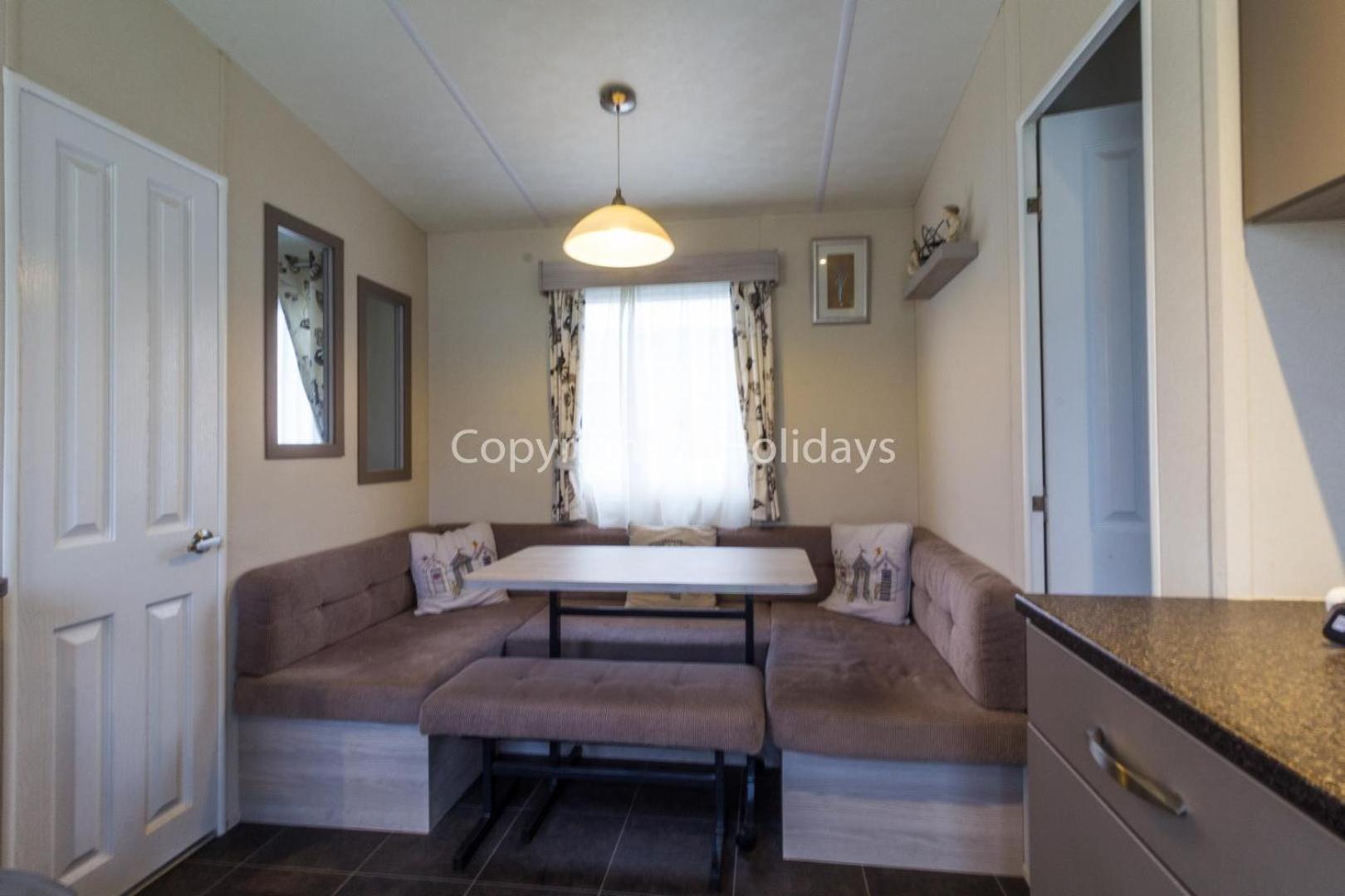 Mobile Home photo 3