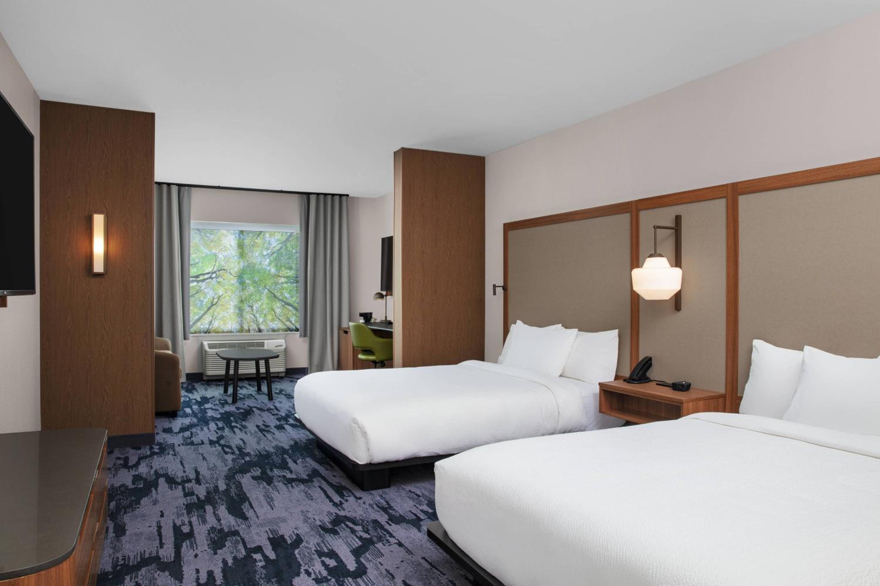Queen Suite with Two Queen Beds and Sofa Bed - Photo 2