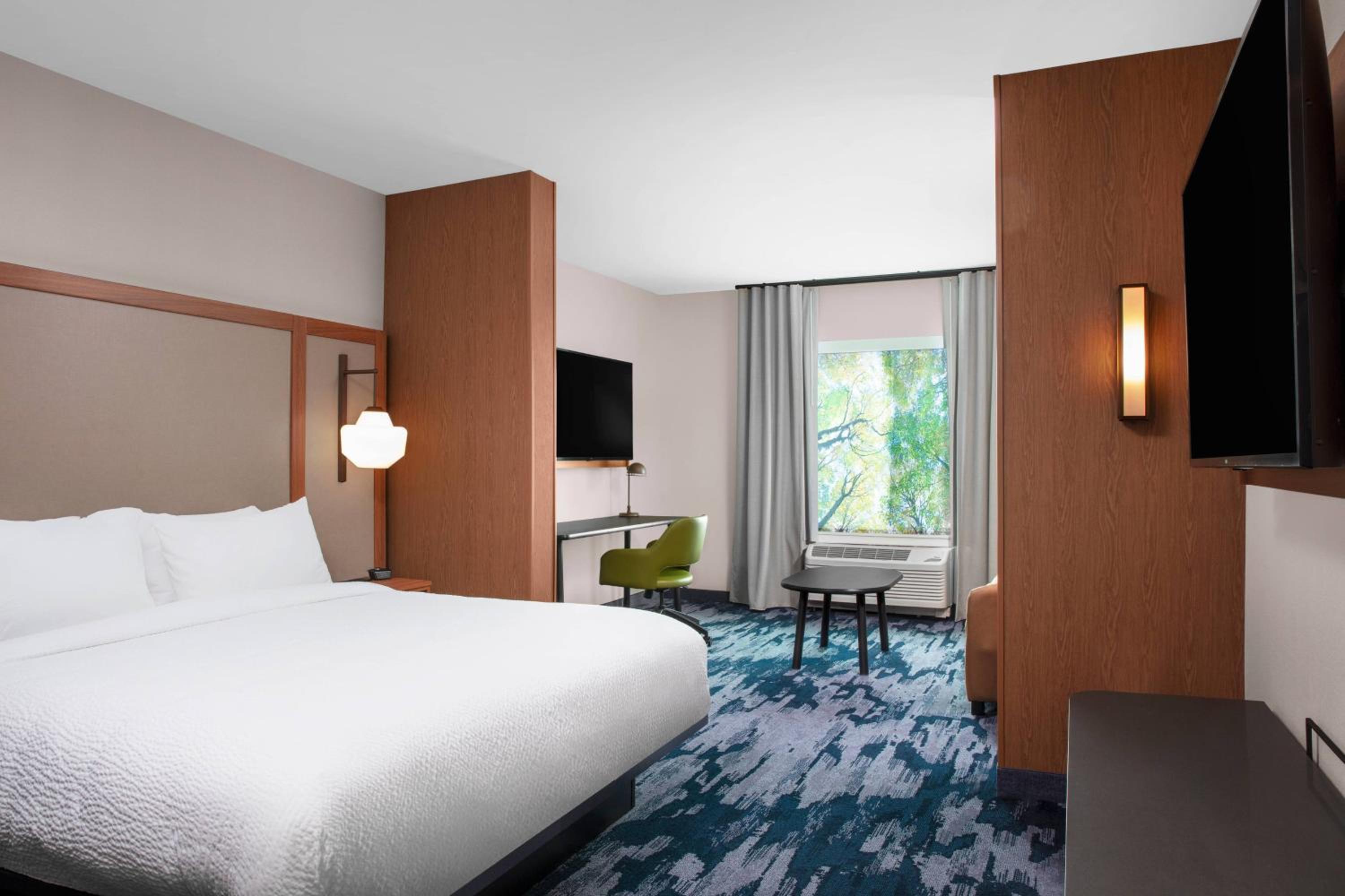 Executive King Suite with Sofa Bed - Photo 11