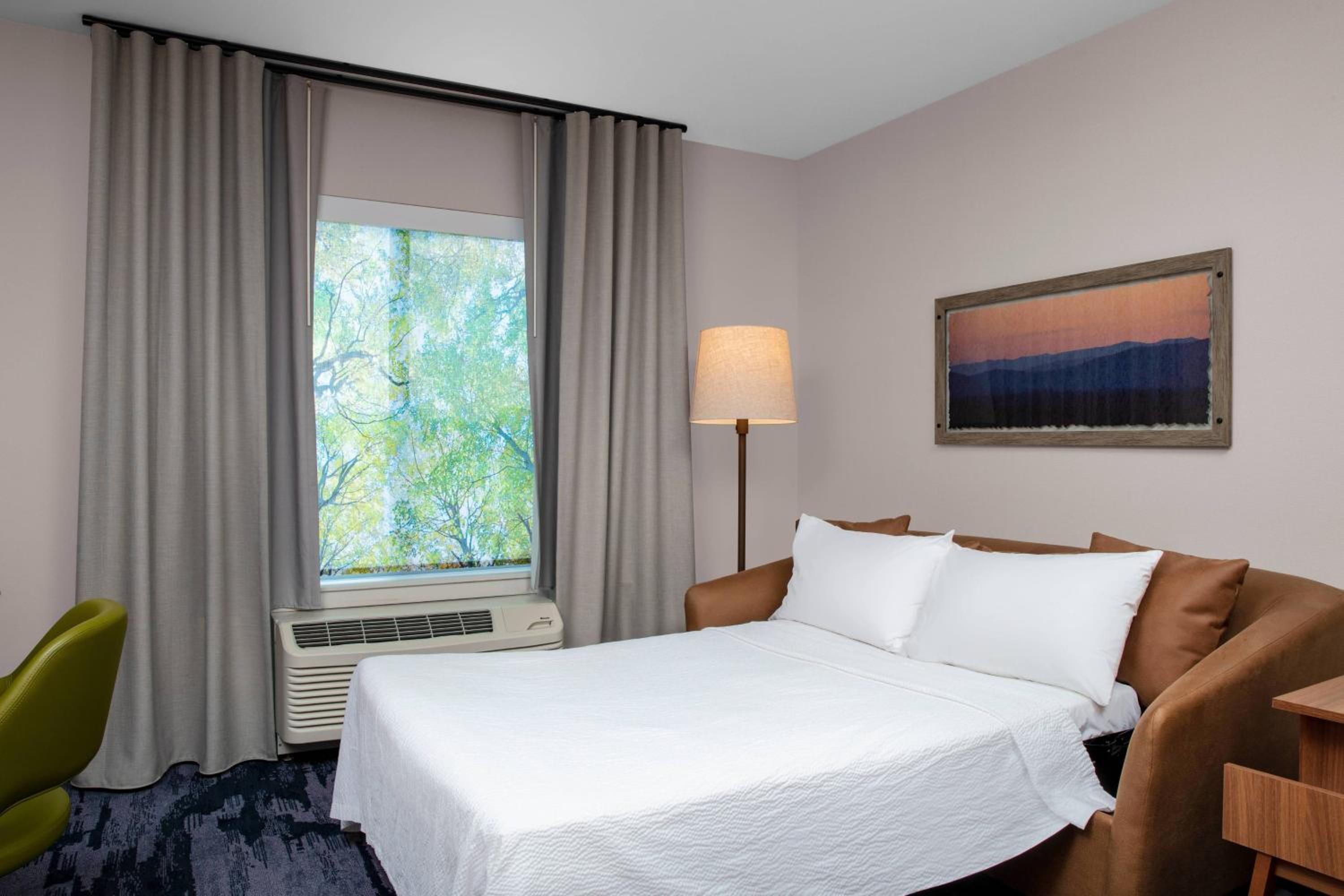 Executive King Suite with Sofa Bed - Photo 8