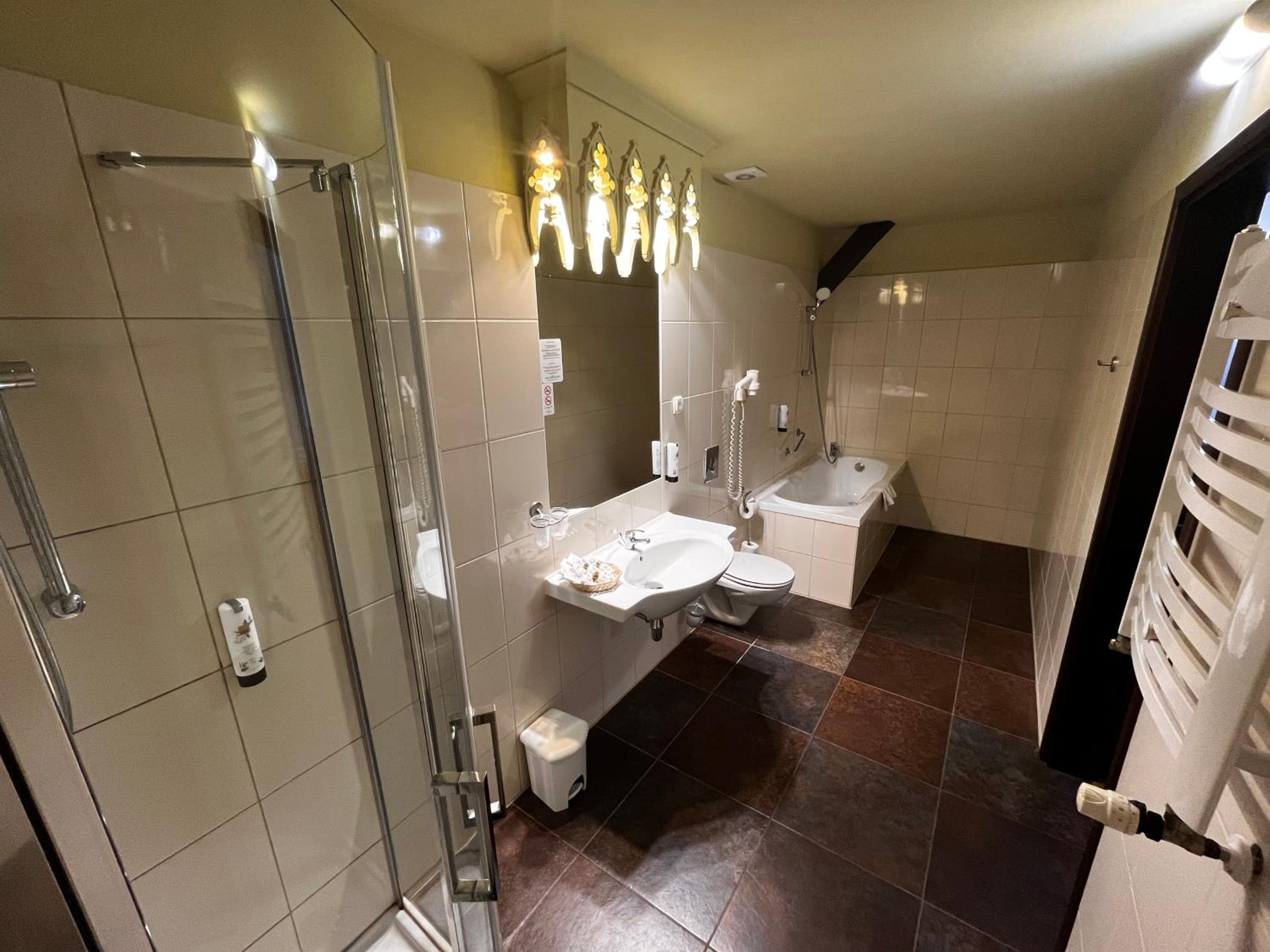 Double Room with Extra Bed - Photo 32