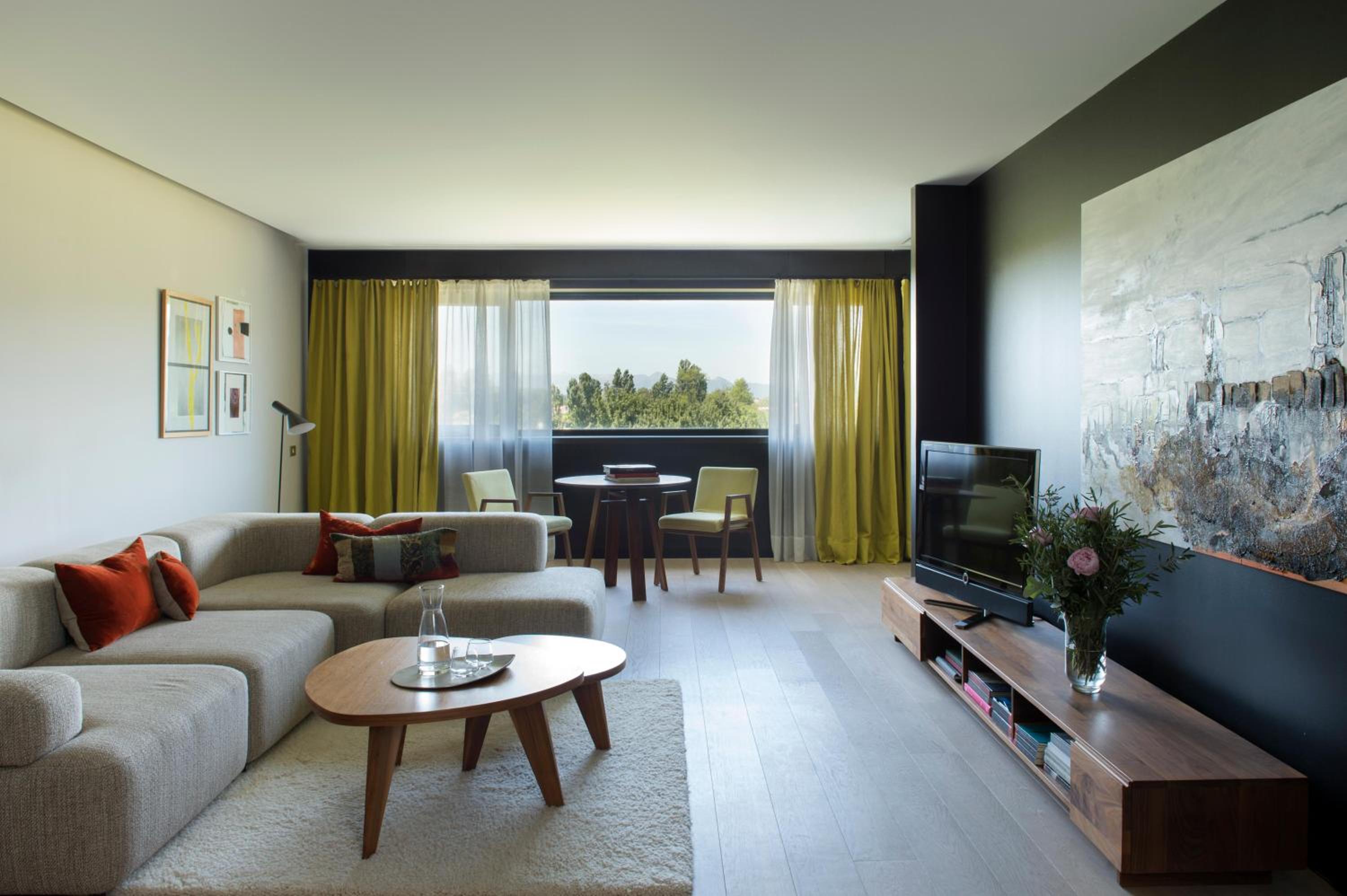 Deluxe Suite - Photo 1