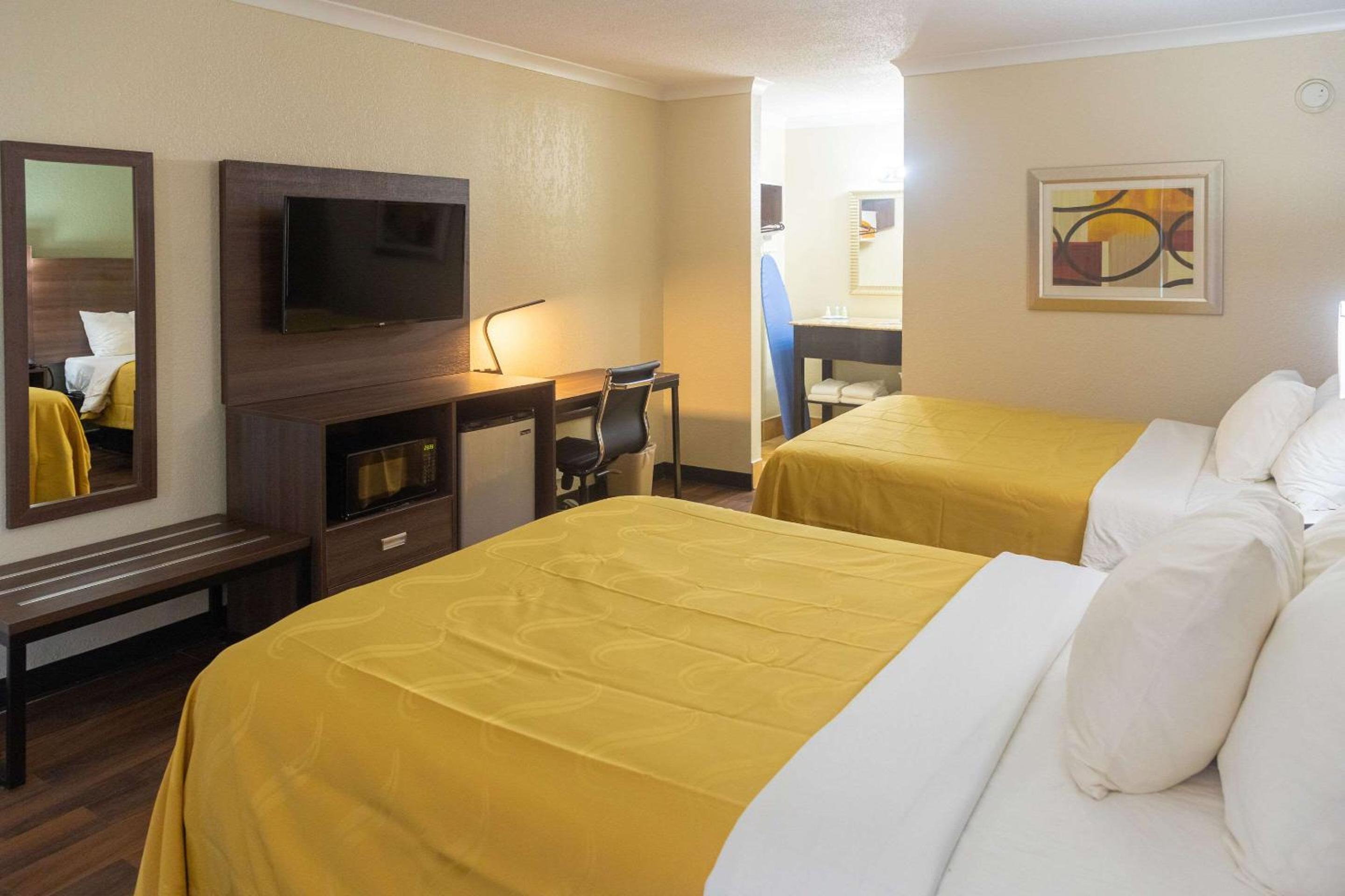 Standard Double Room with Two Double Beds - Non-Smoking - Photo 14