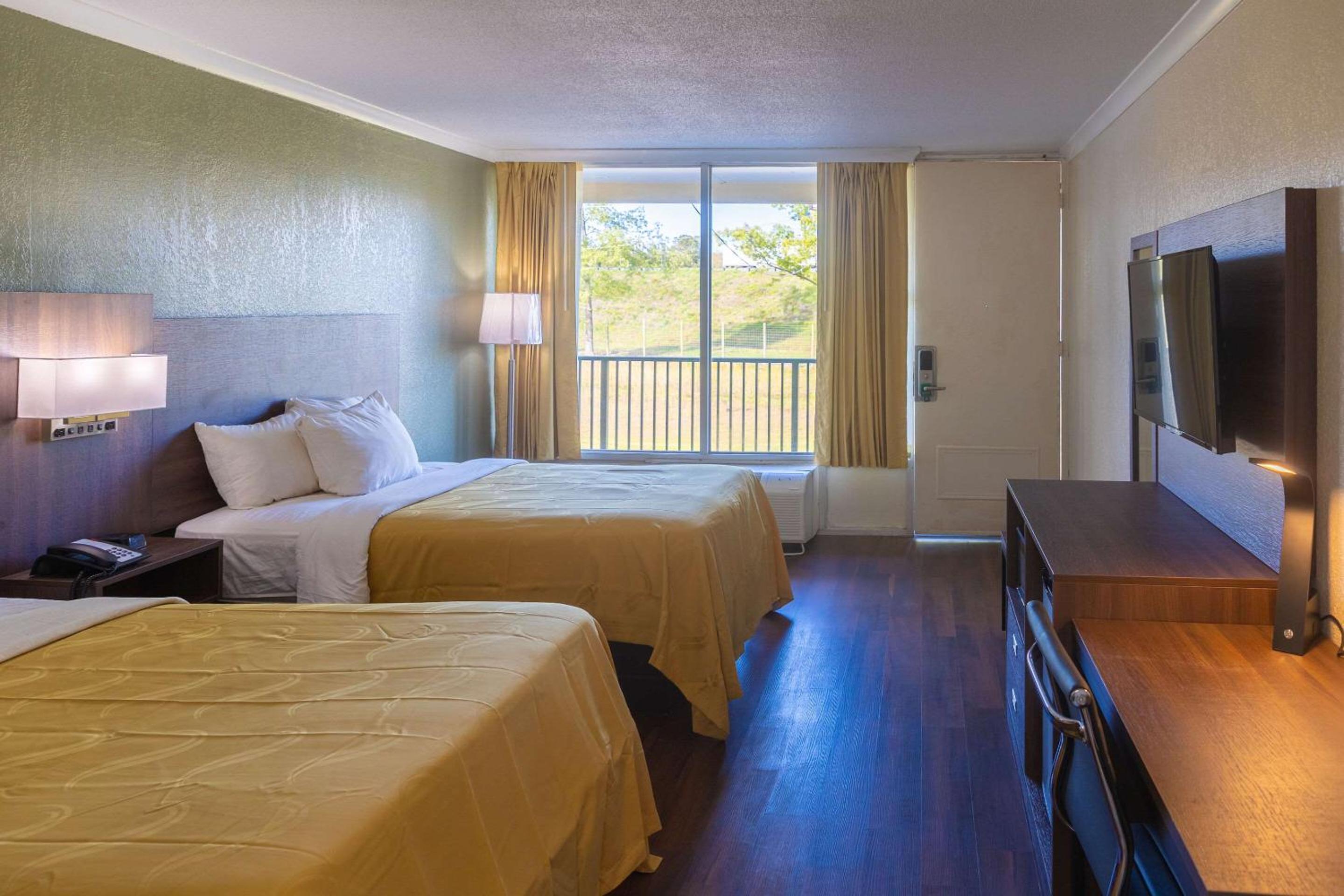 Standard Double Room with Two Double Beds - Non-Smoking - Photo 16