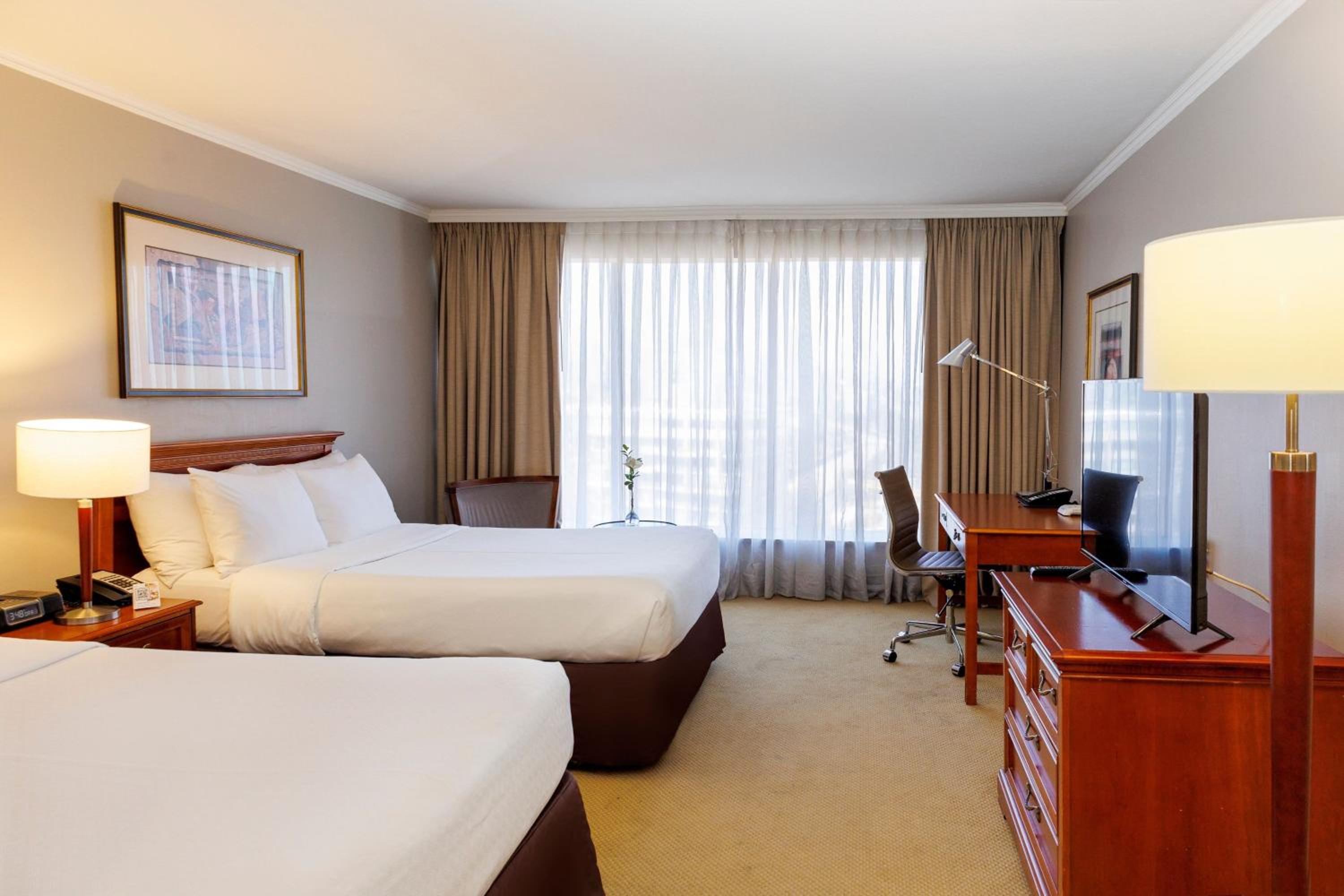 Classic Queen Room with Two Queen Beds and City view - Photo 2