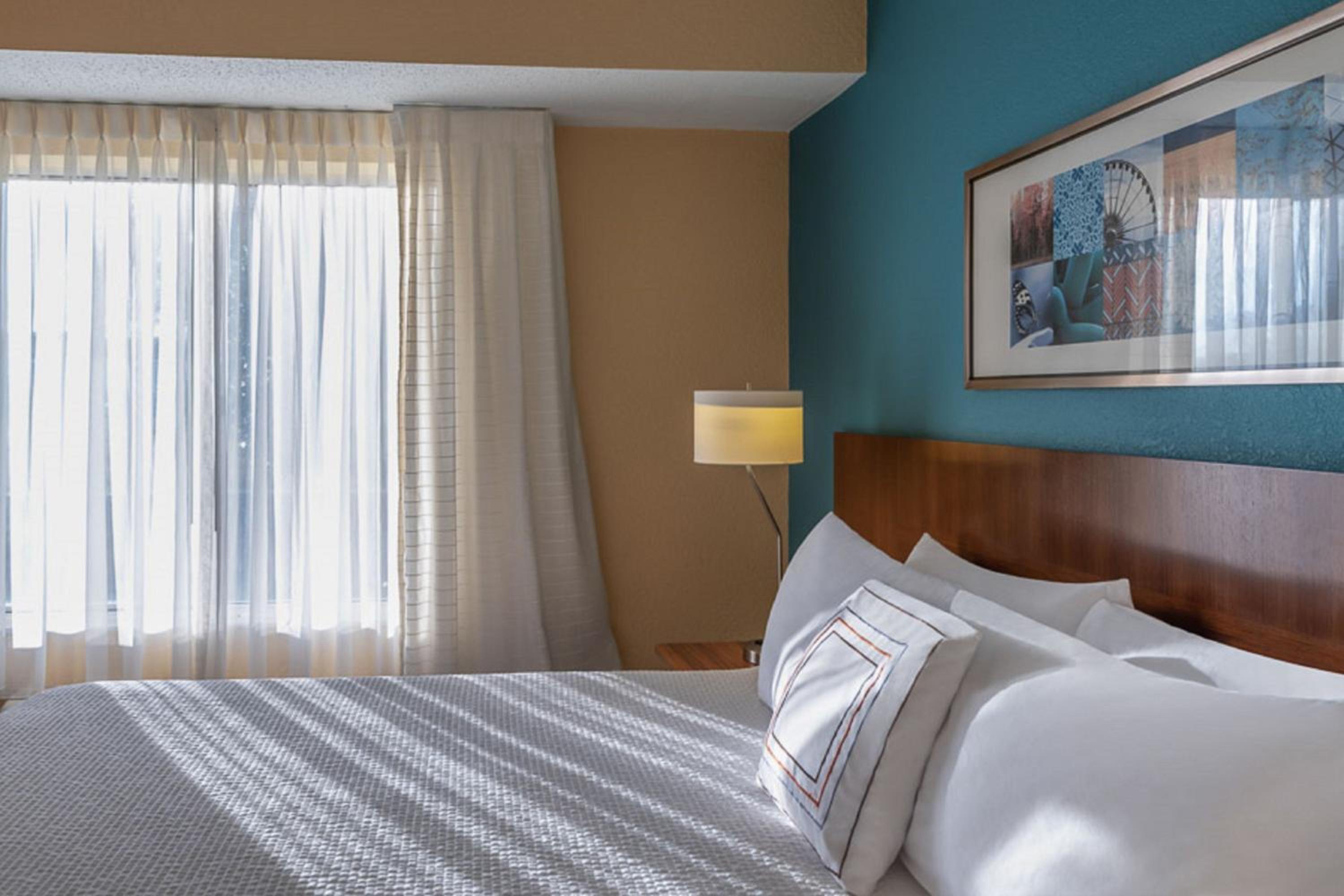 Queen Room with Two Queen Beds - Photo 4