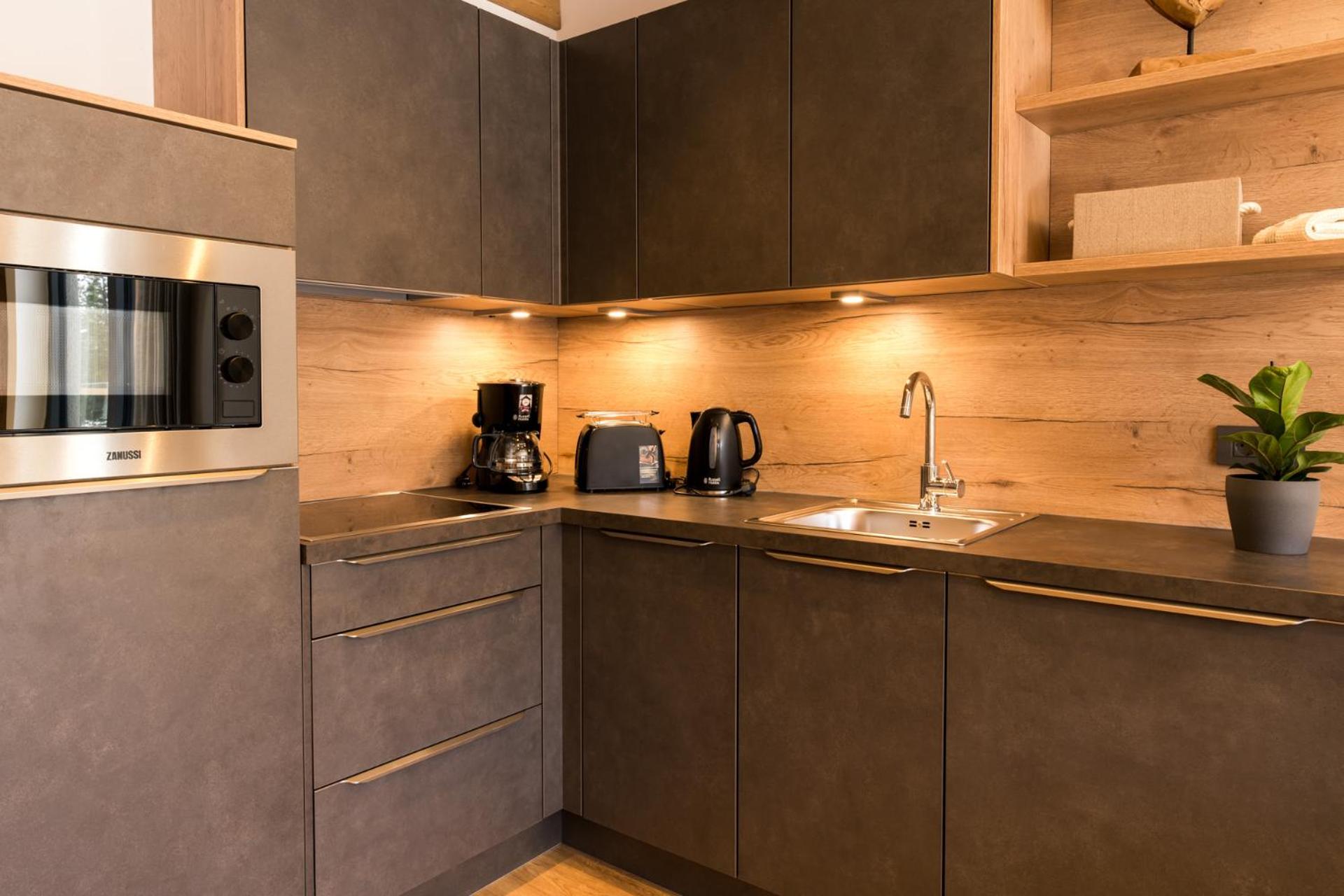 Deluxe Apartment with Lake View