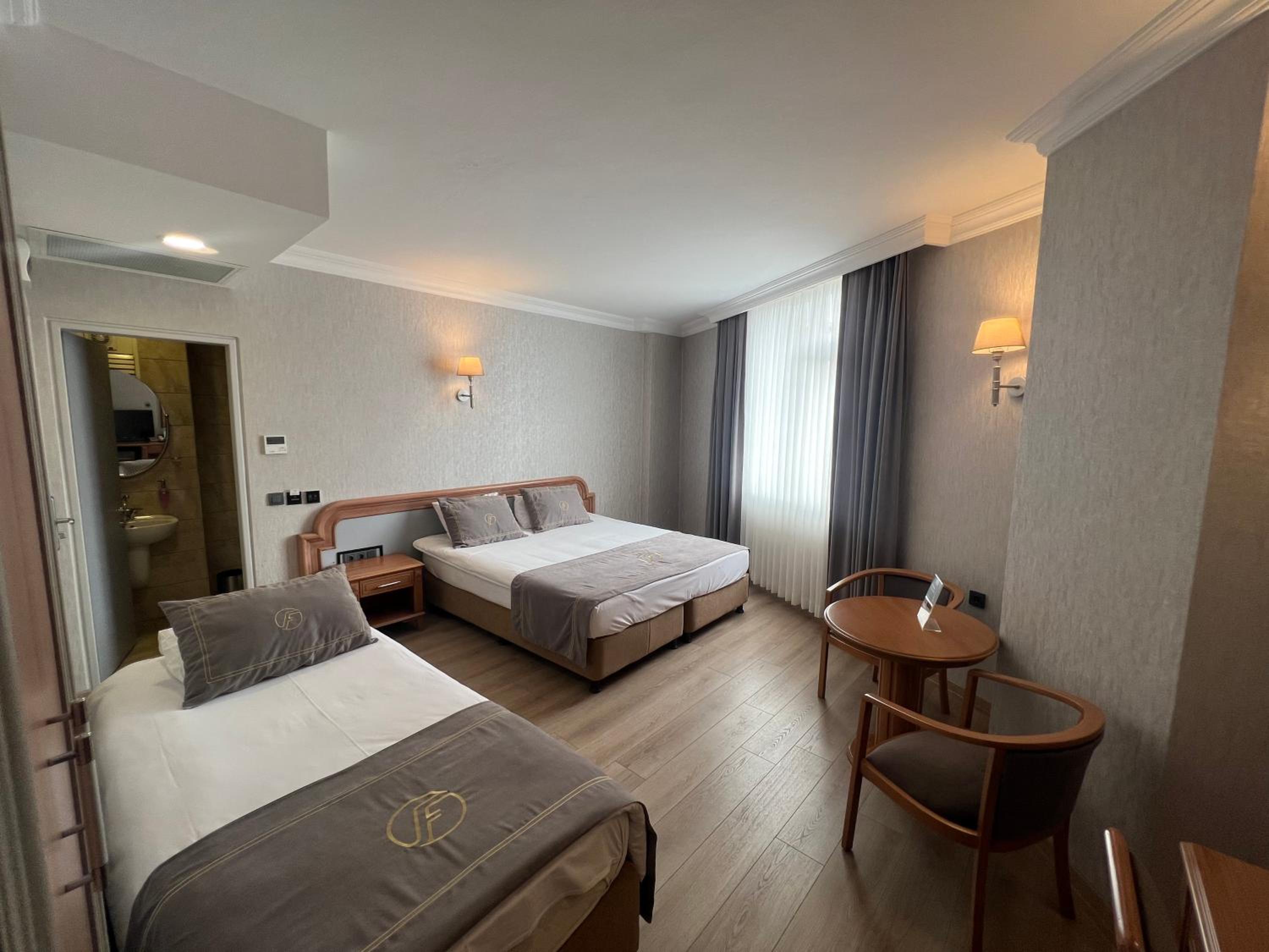 Deluxe Twin Room with Sea View photo 2