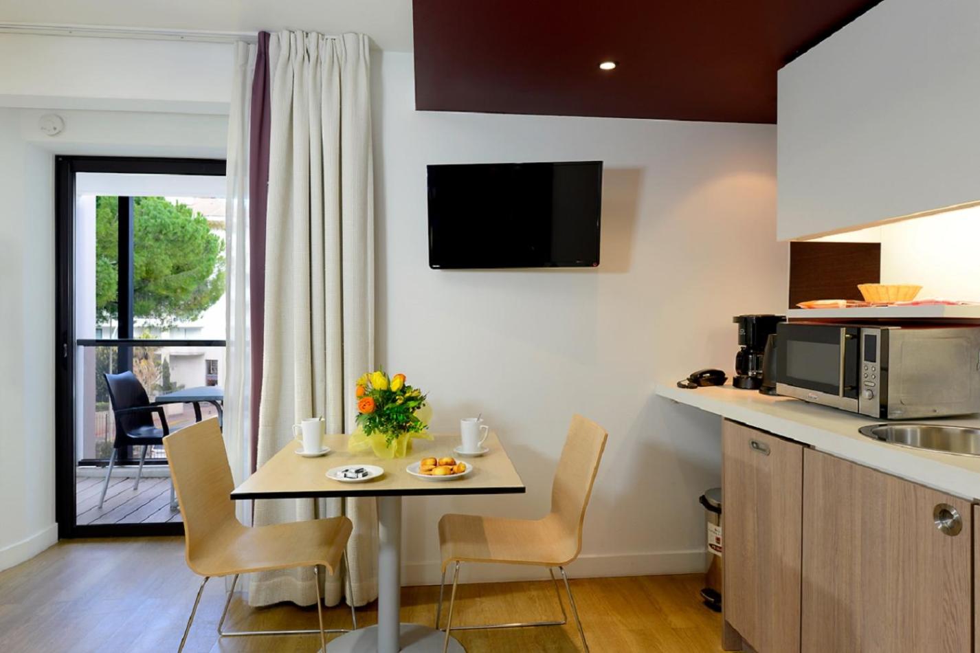 Studio - City Side (2 Adults) photo 2