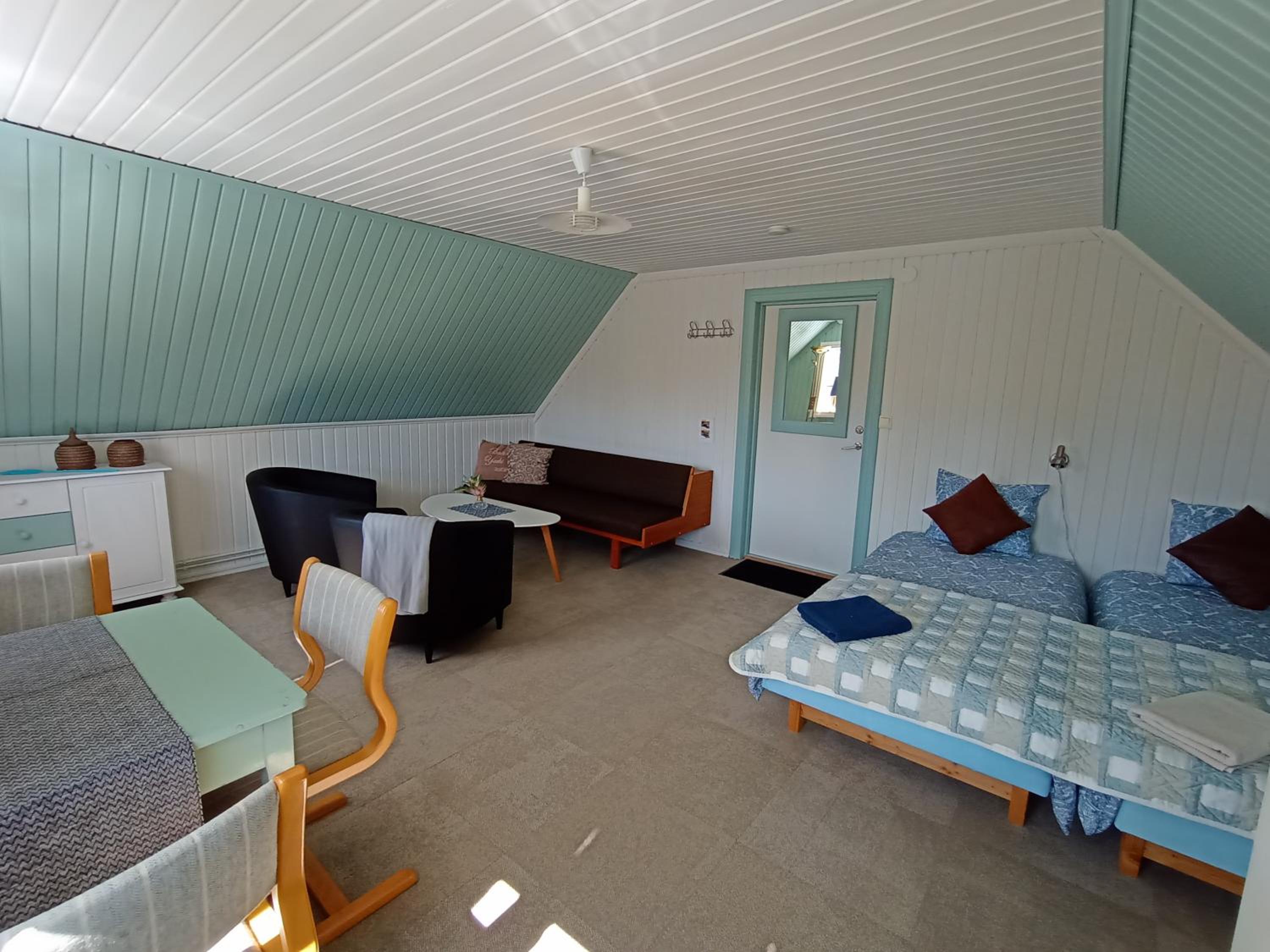 Double or Twin Room with Balcony - Photo 3