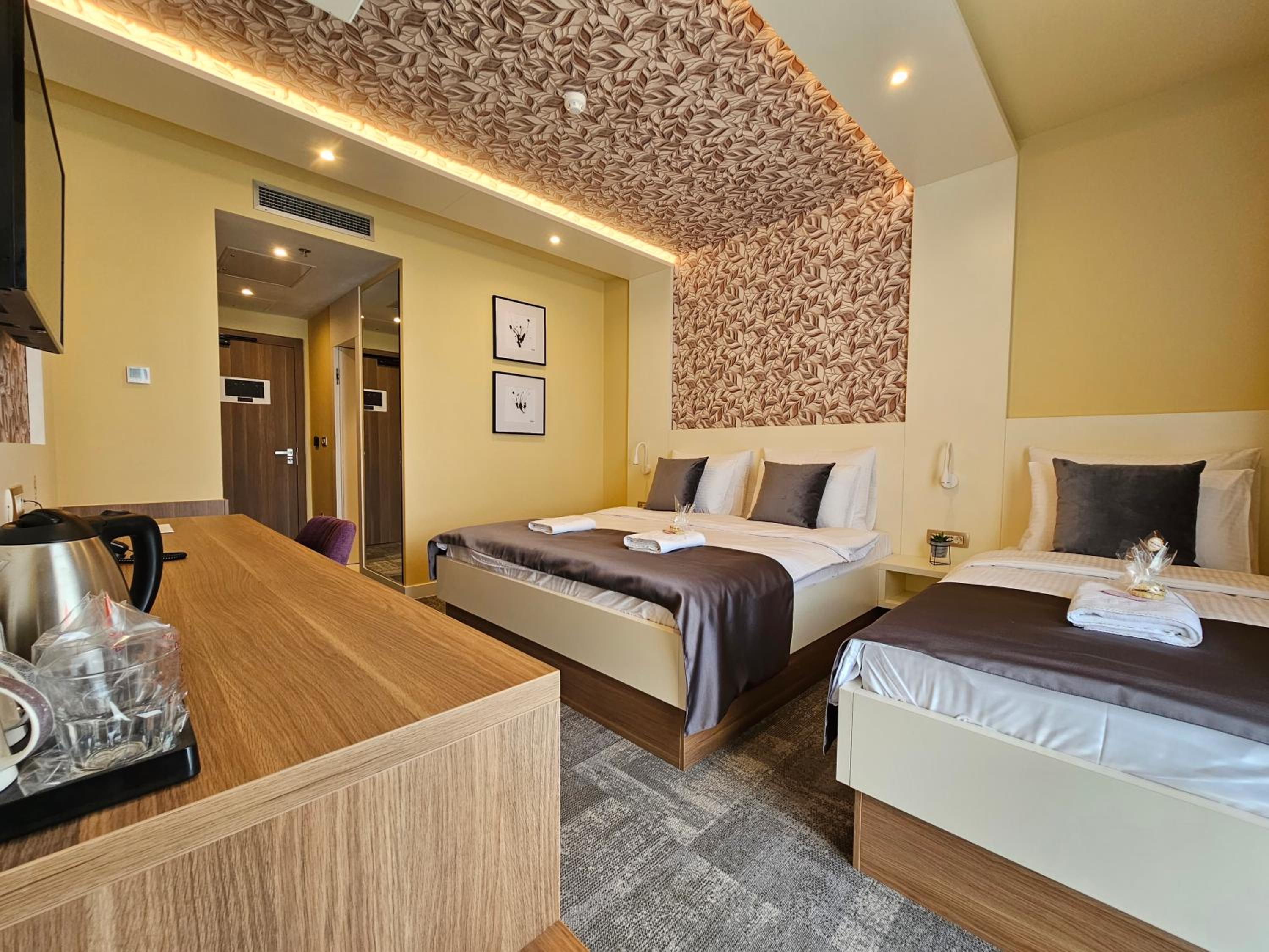 Standard Triple Room photo 2