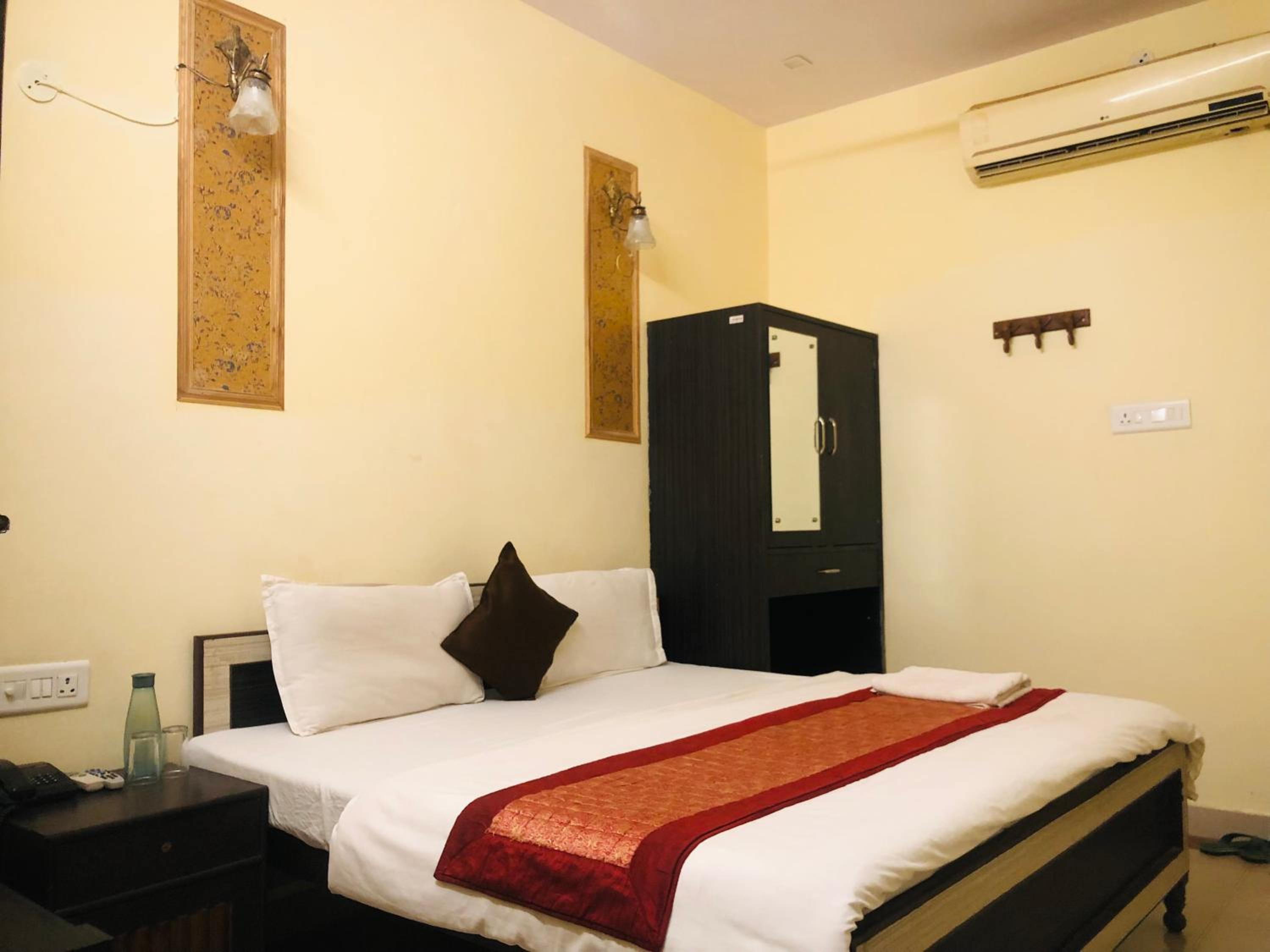 Deluxe King Room - Photo 6