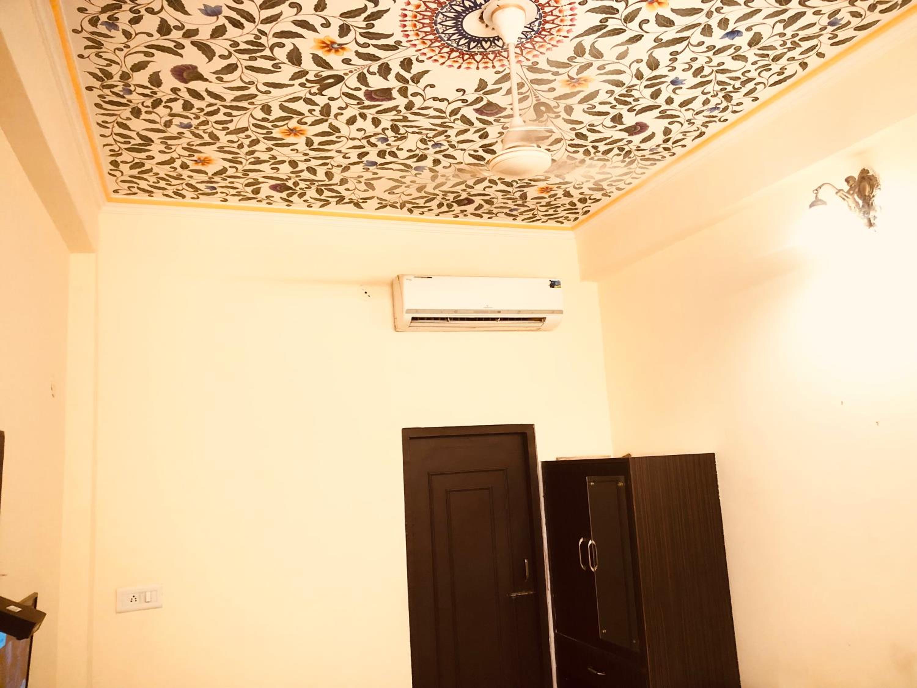 Deluxe King Room - Photo 19