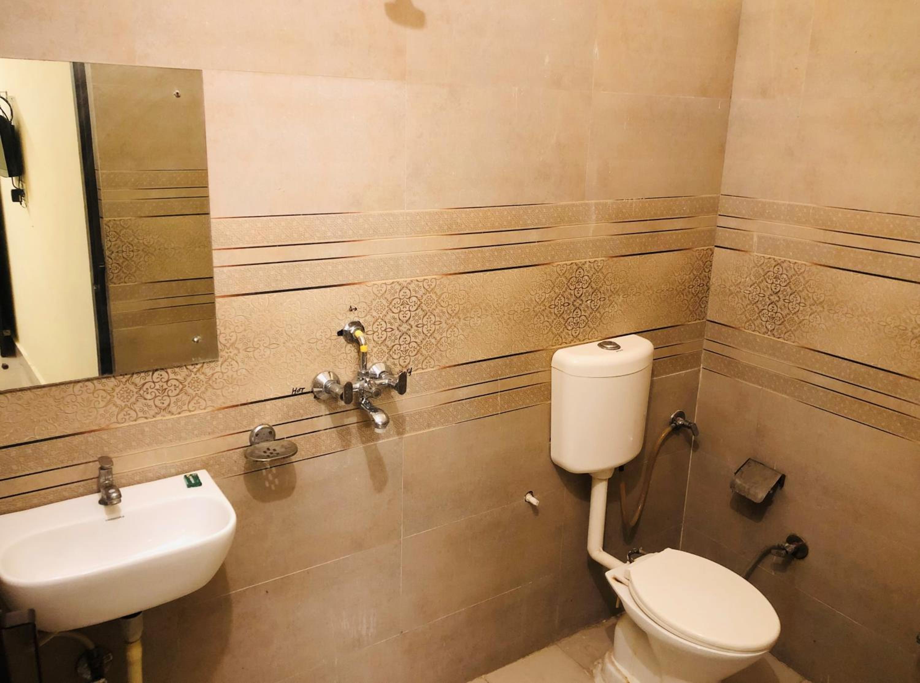 Deluxe King Room - Photo 20