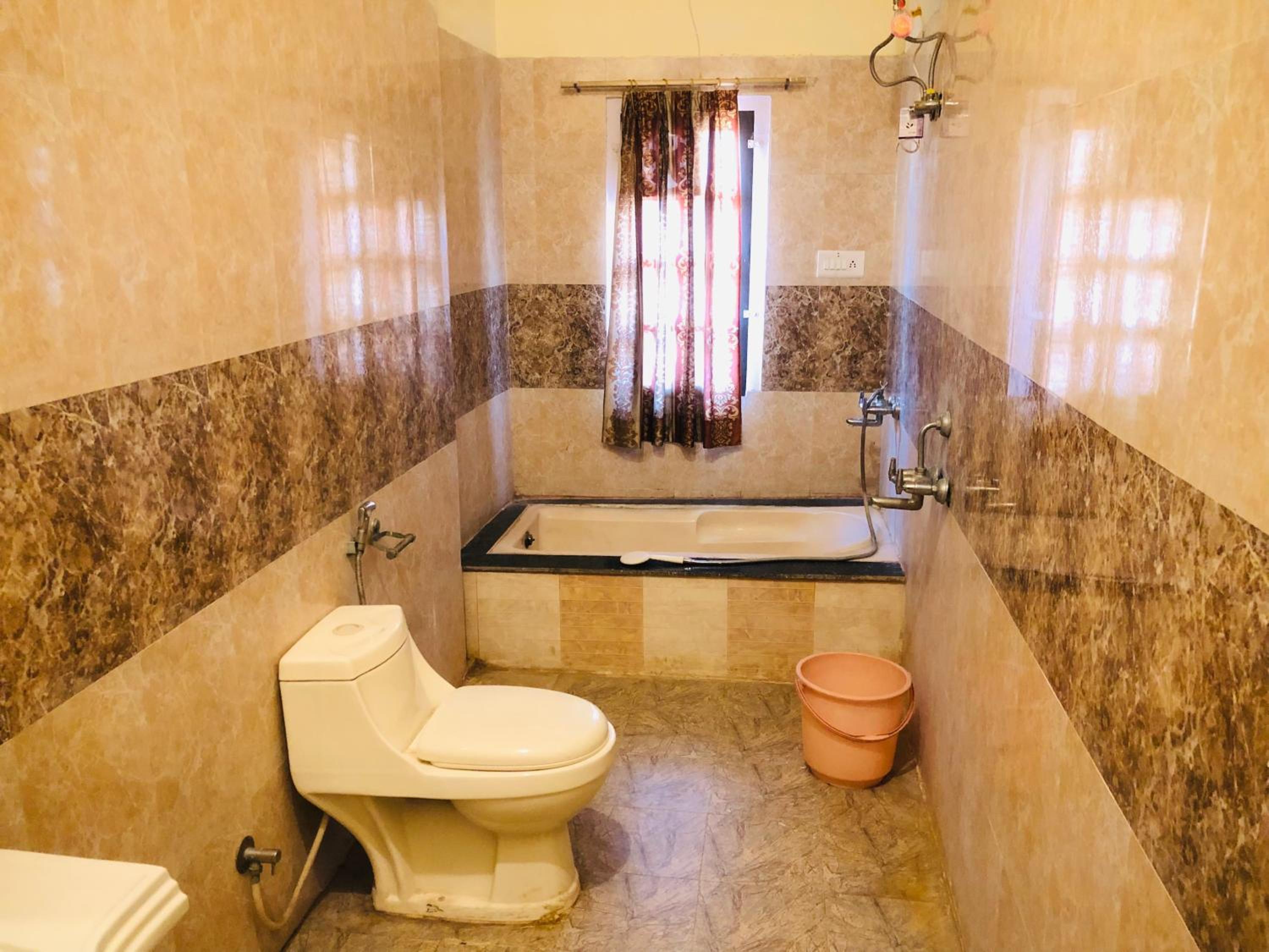 Suite - Photo 8