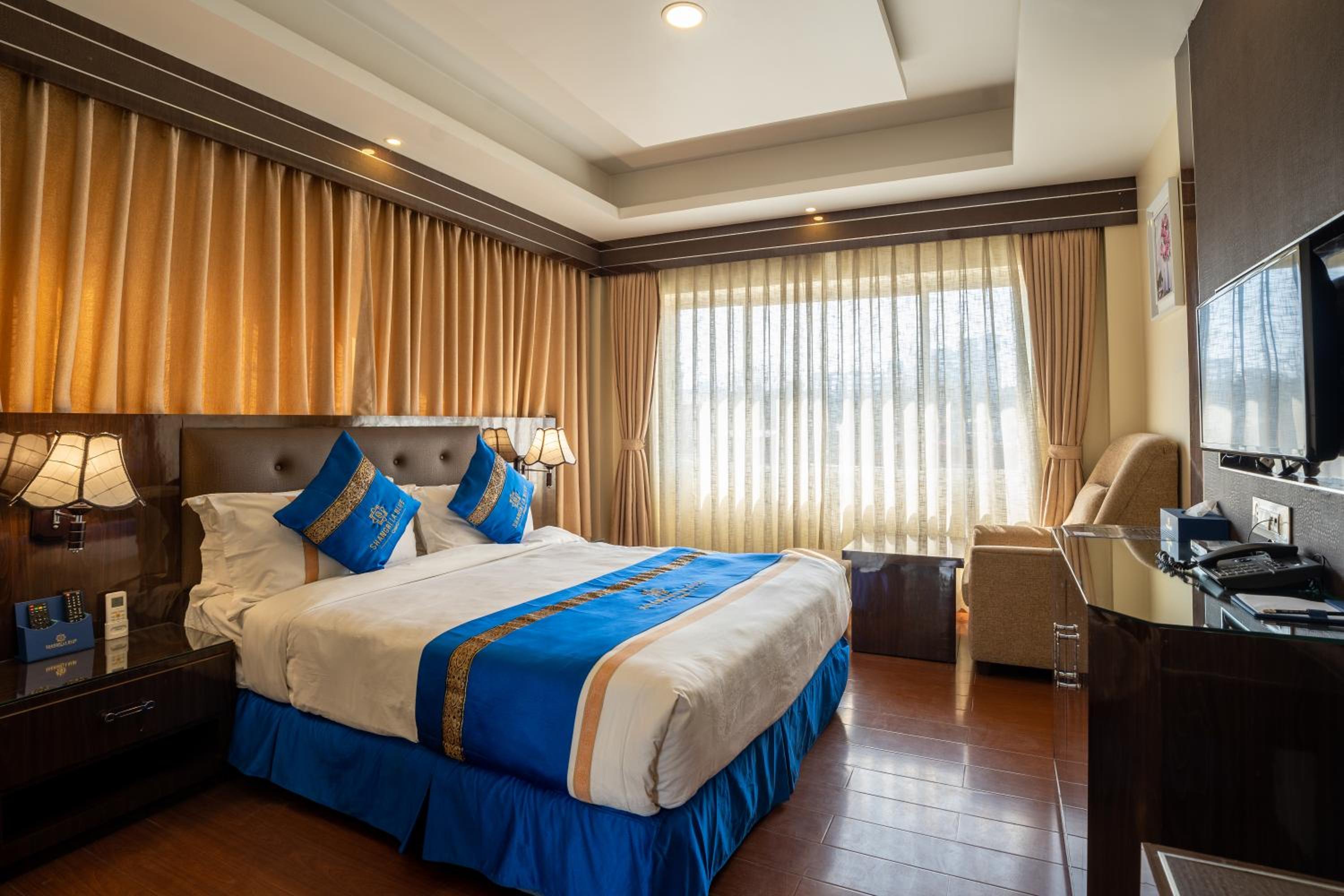 Deluxe Queen Room - Photo 3
