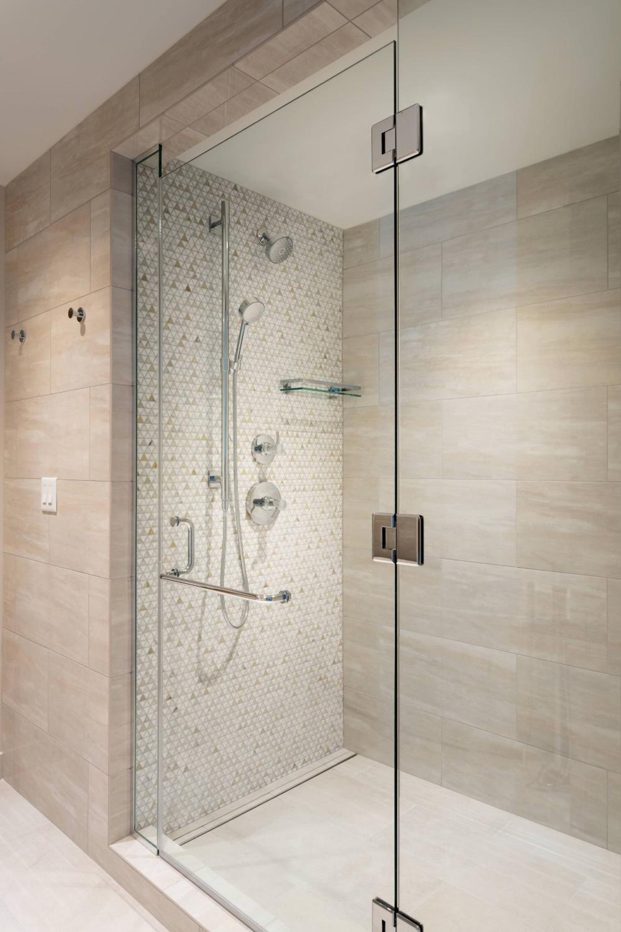 1 Bedroom Executive suite with 1 King, Sofa bed, Corner room