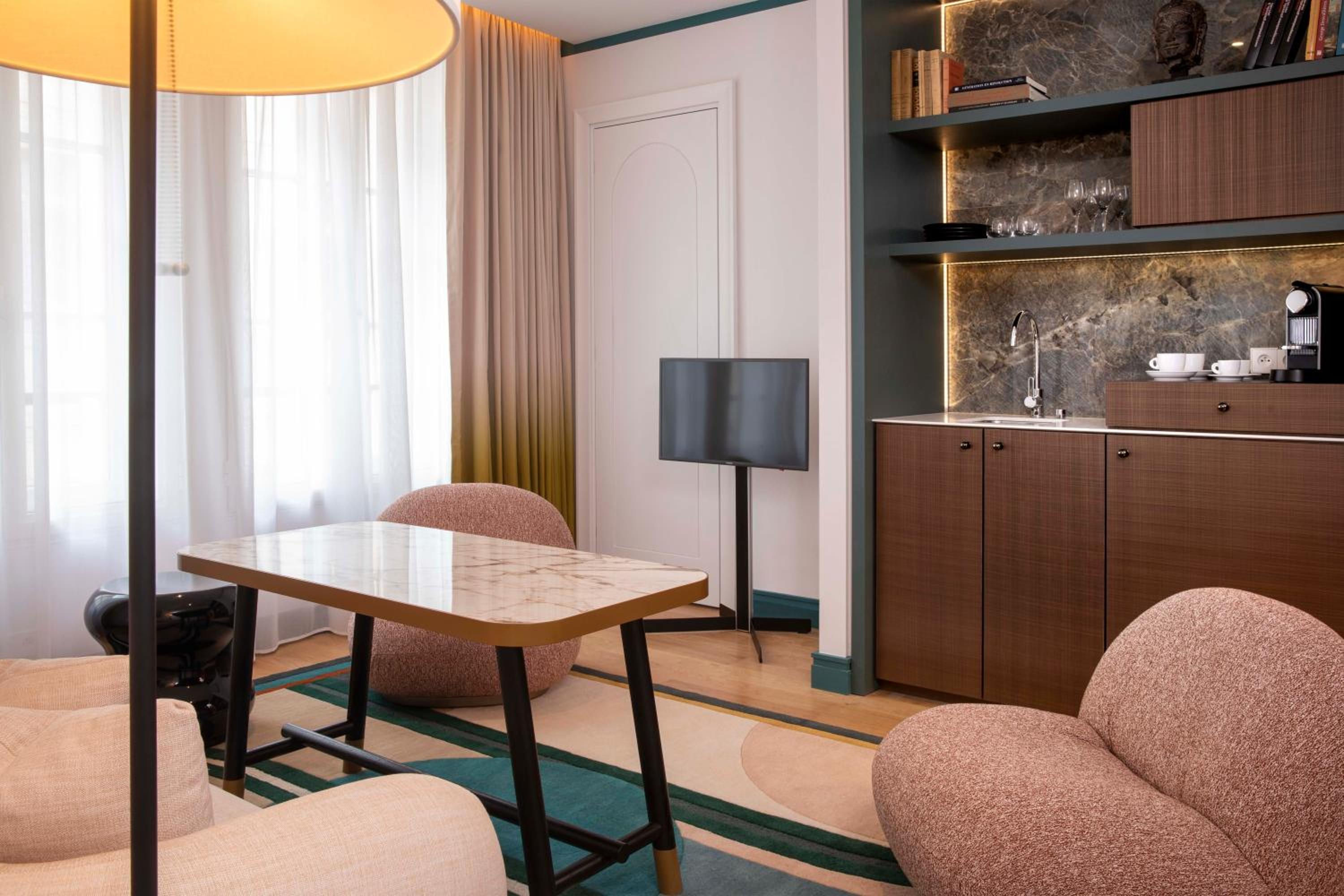 One Bedroom Apartment (Non Smoking)
