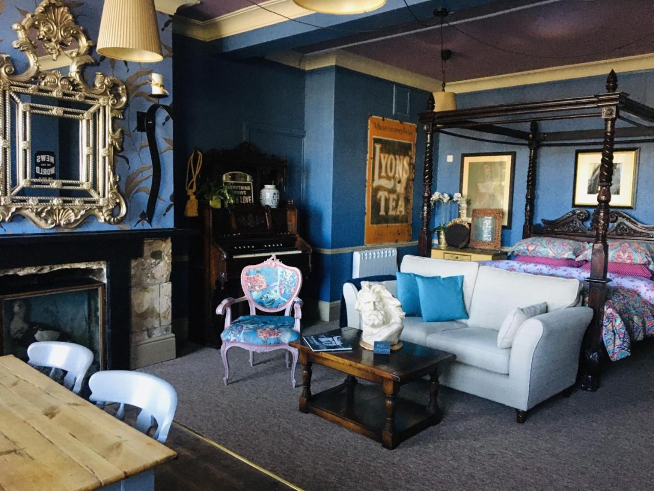 Deluxe King Room photo 2