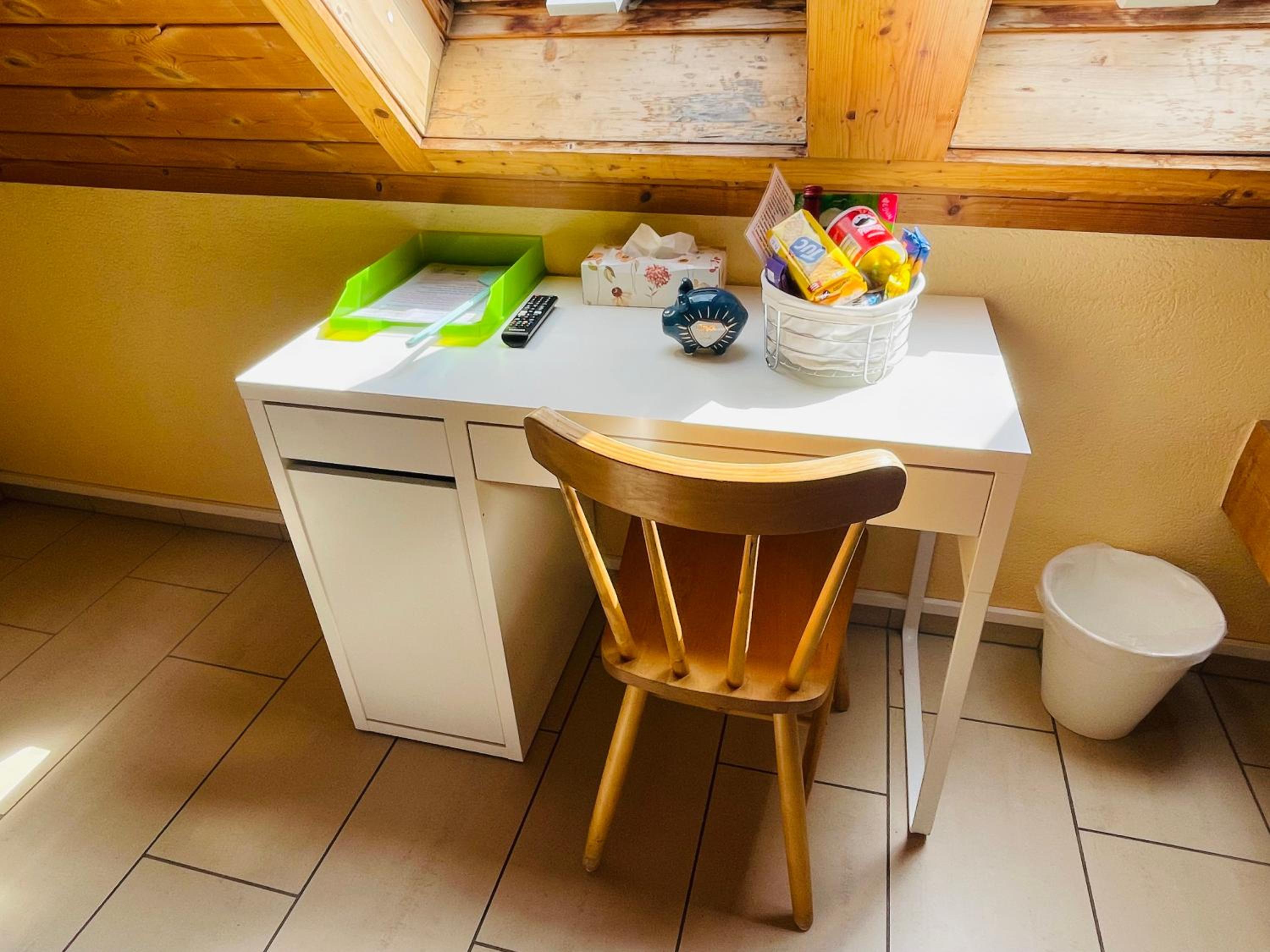 Standard Twin Room with Shared Bathroom photo 2