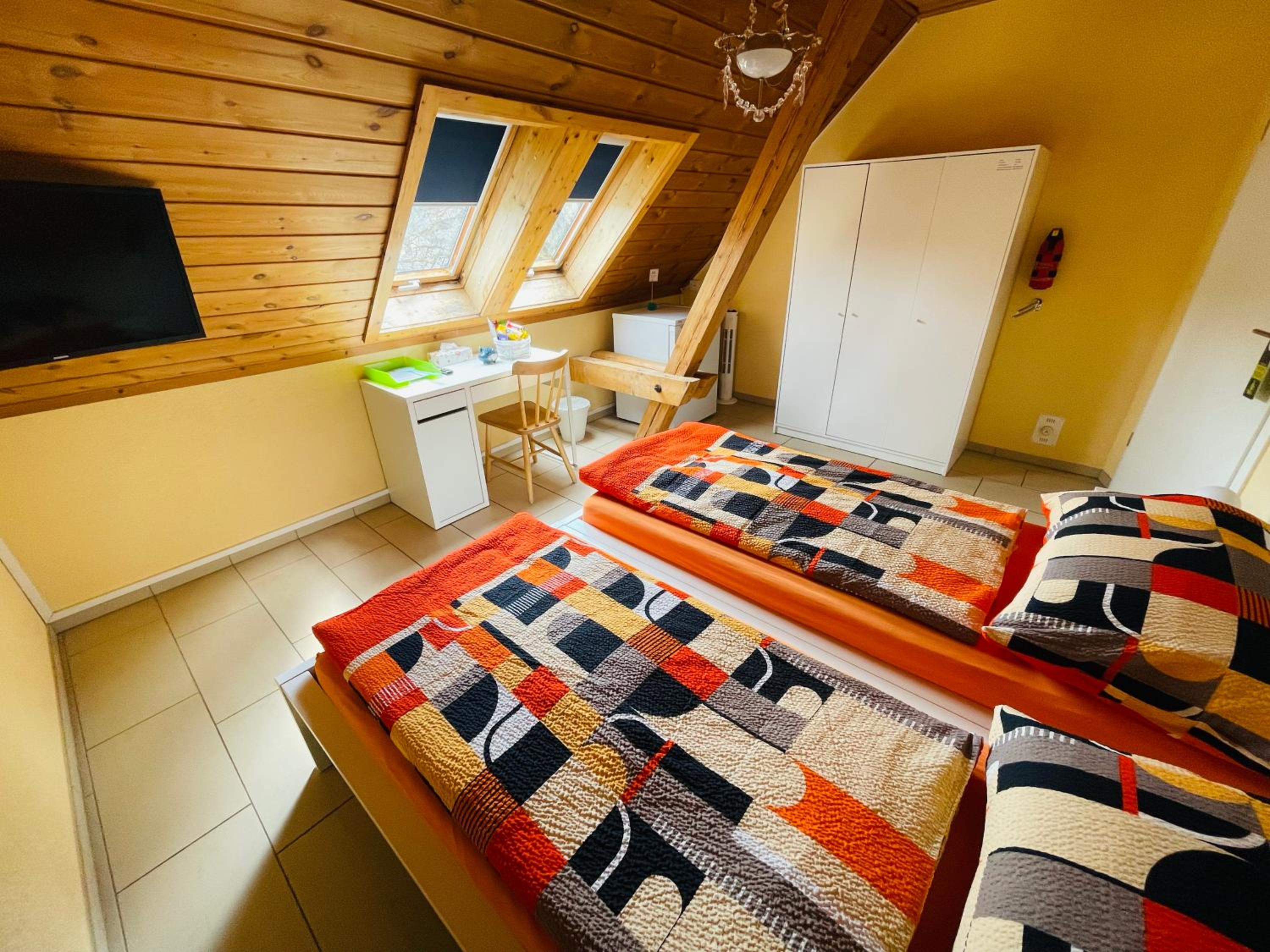 Standard Twin Room with Shared Bathroom photo 1