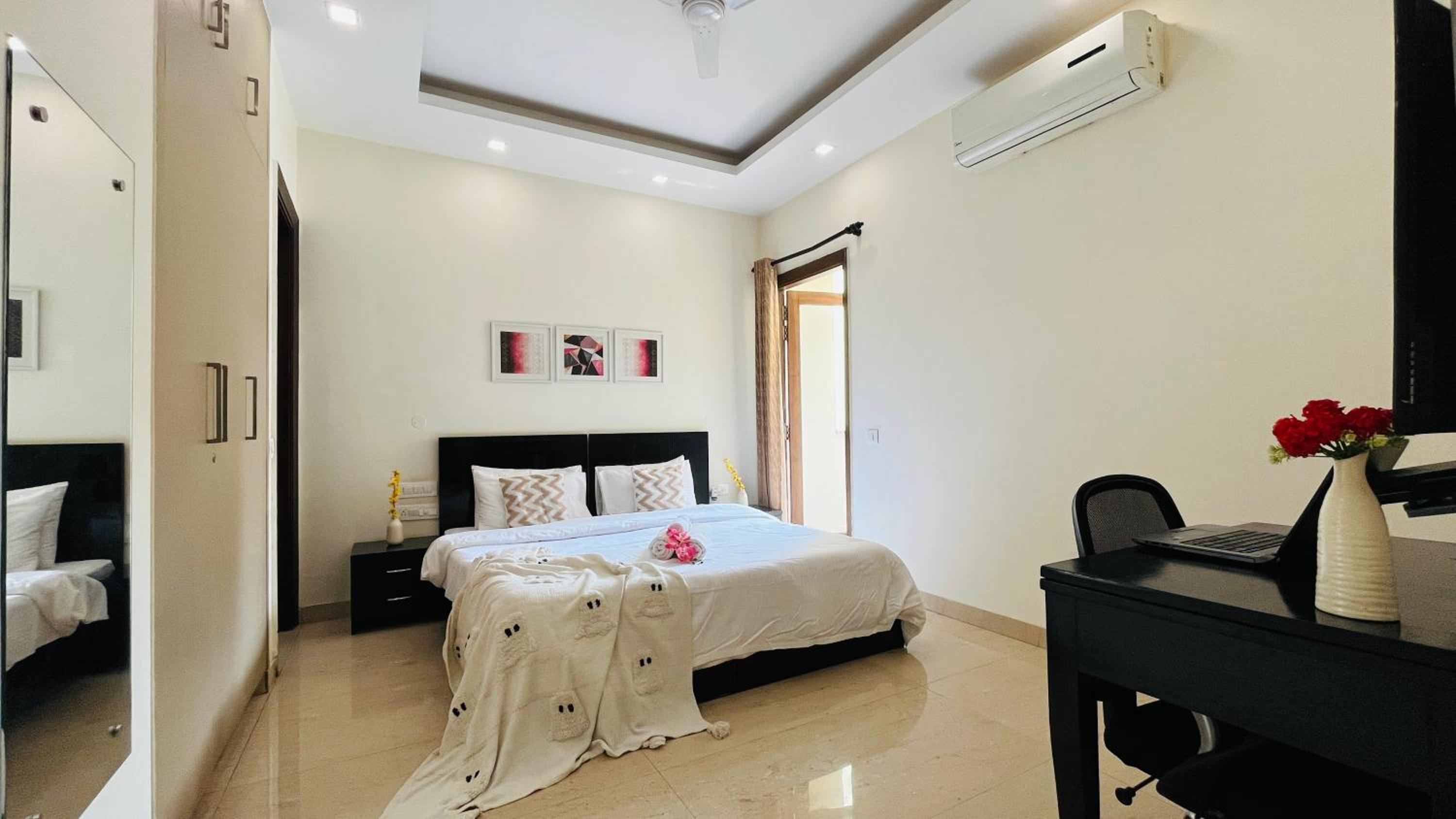 Studio Apartment - Photo 1