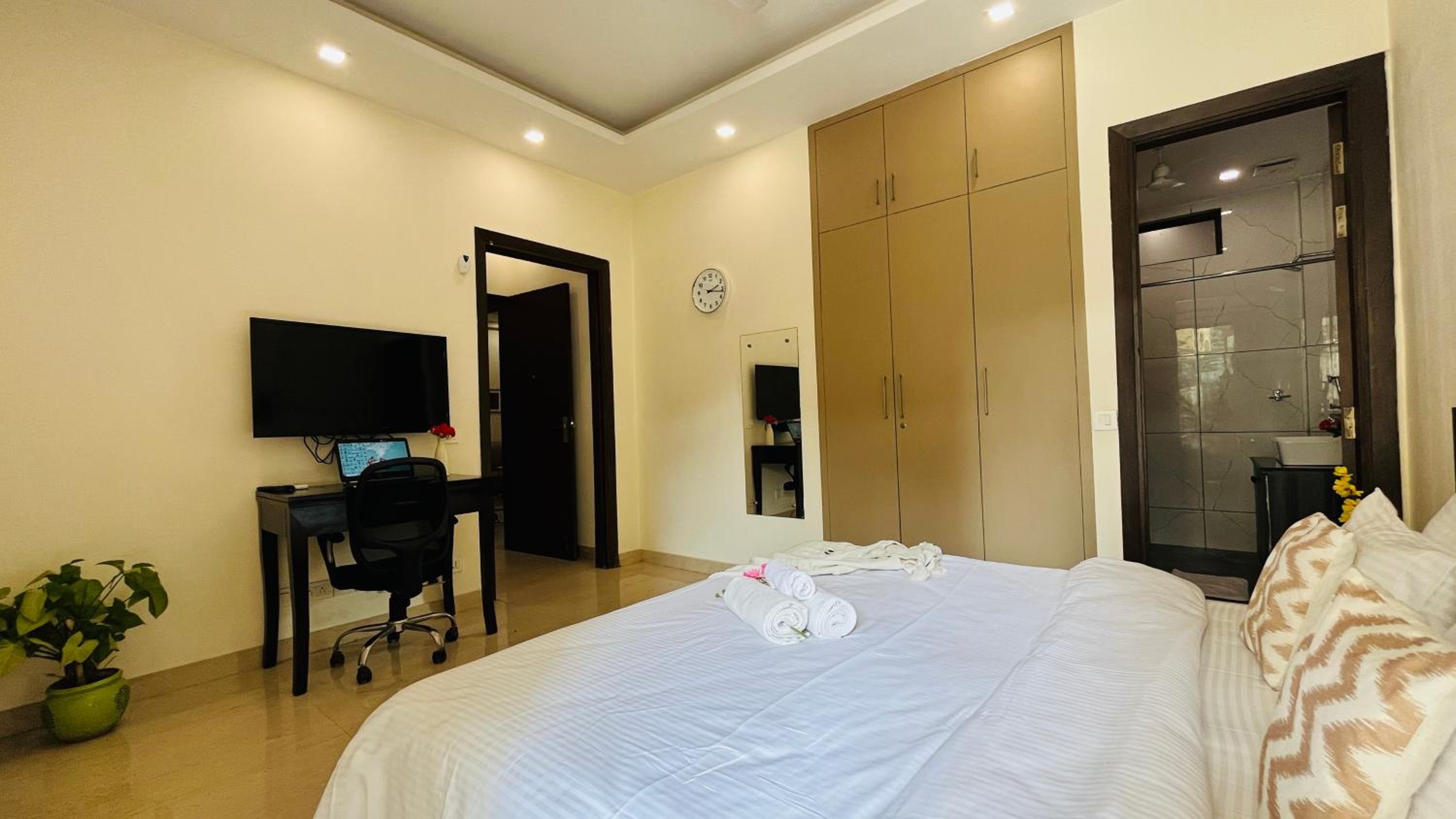 Studio Apartment - Photo 4