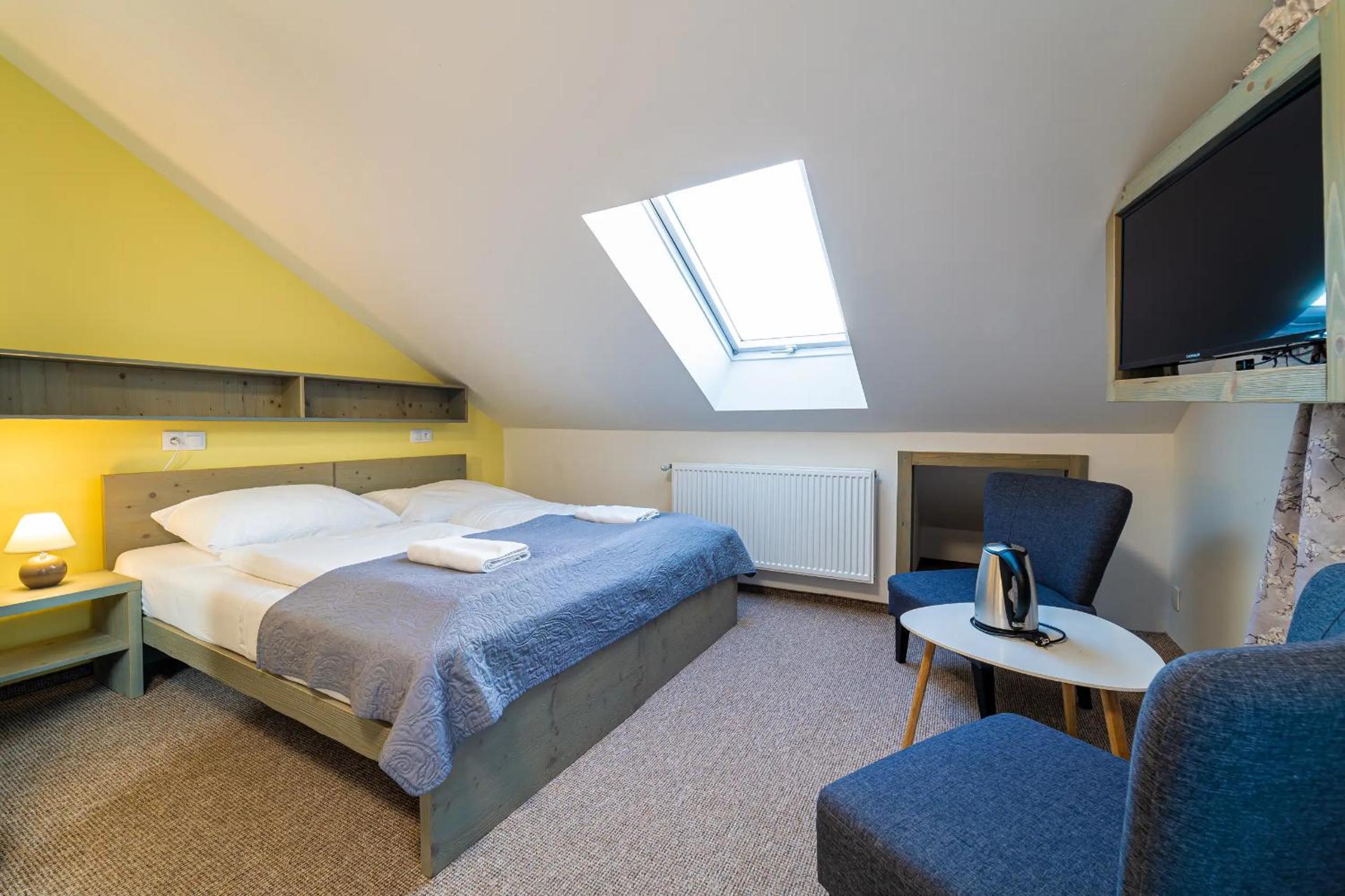 Double or Twin Room - Attic - Photo 1