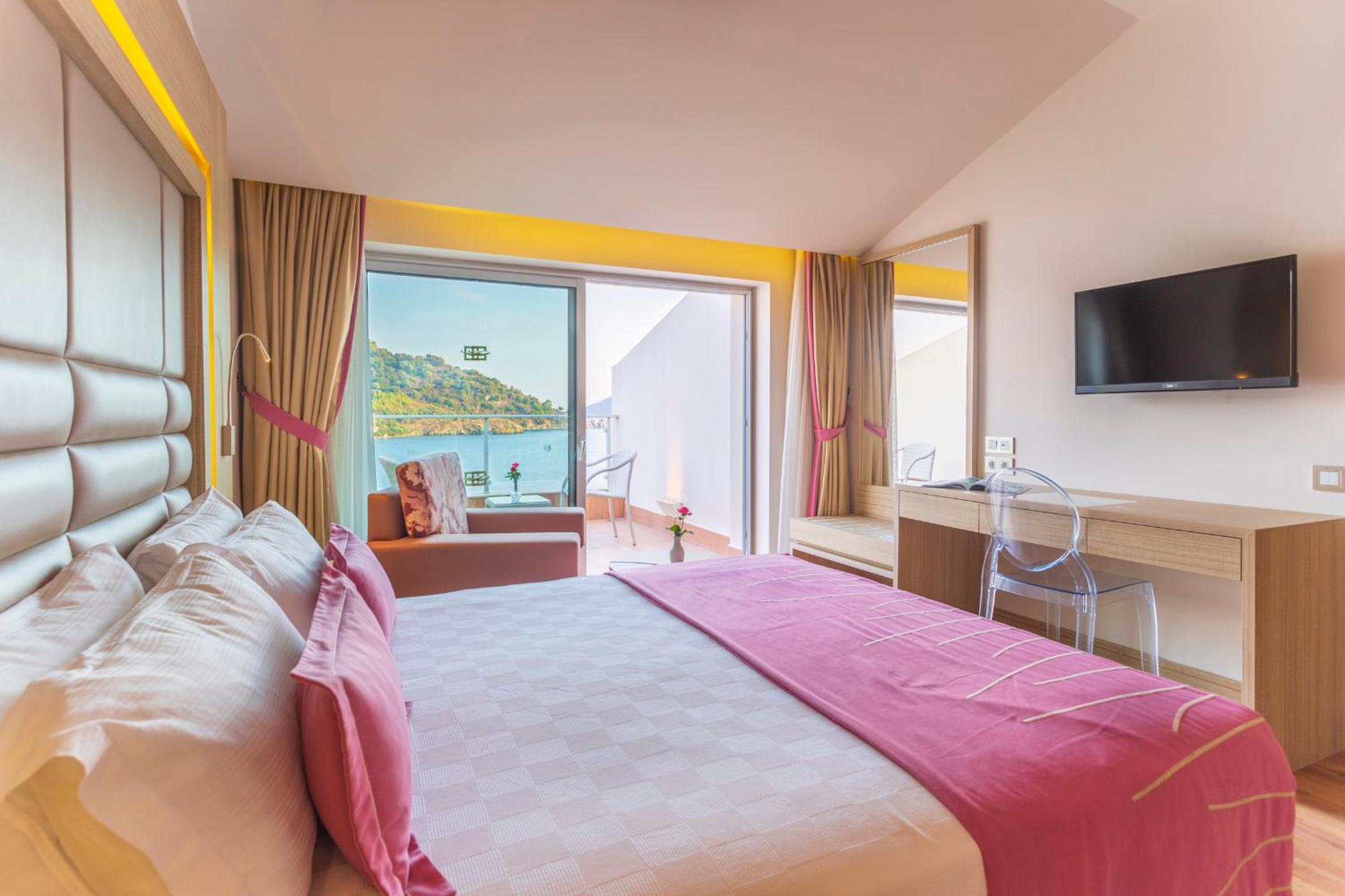 Standard Double or Twin Room with Sea View photo 1