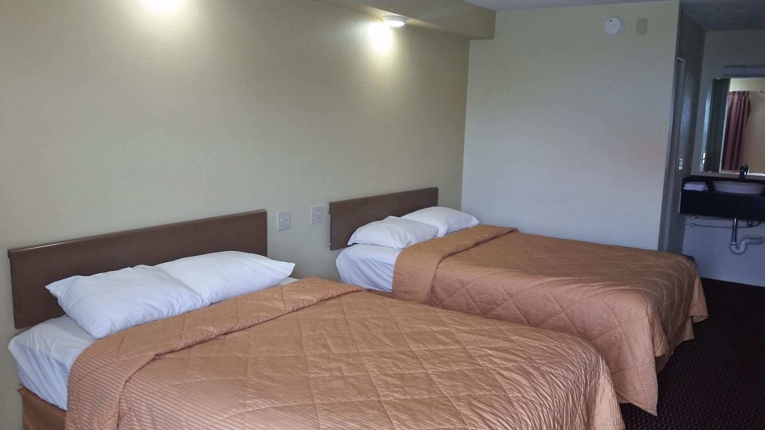 Double Room with Two Double Beds - Non-Smoking photo 2
