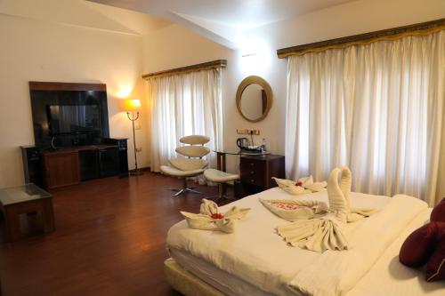 King Room with Pool View photo 2