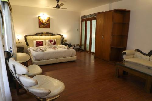 King Room with Pool View photo 3