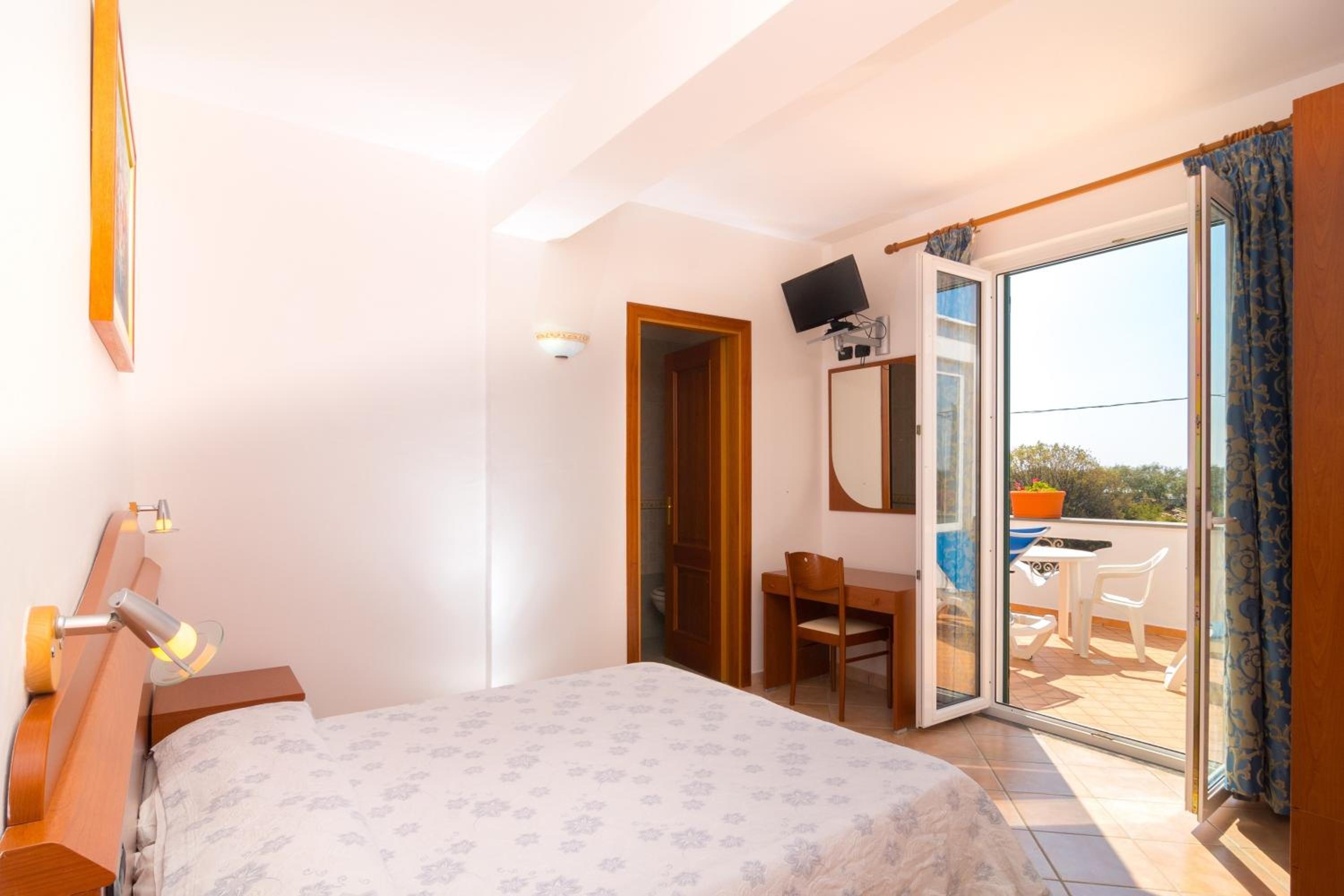 Double or Twin Room with Sea View