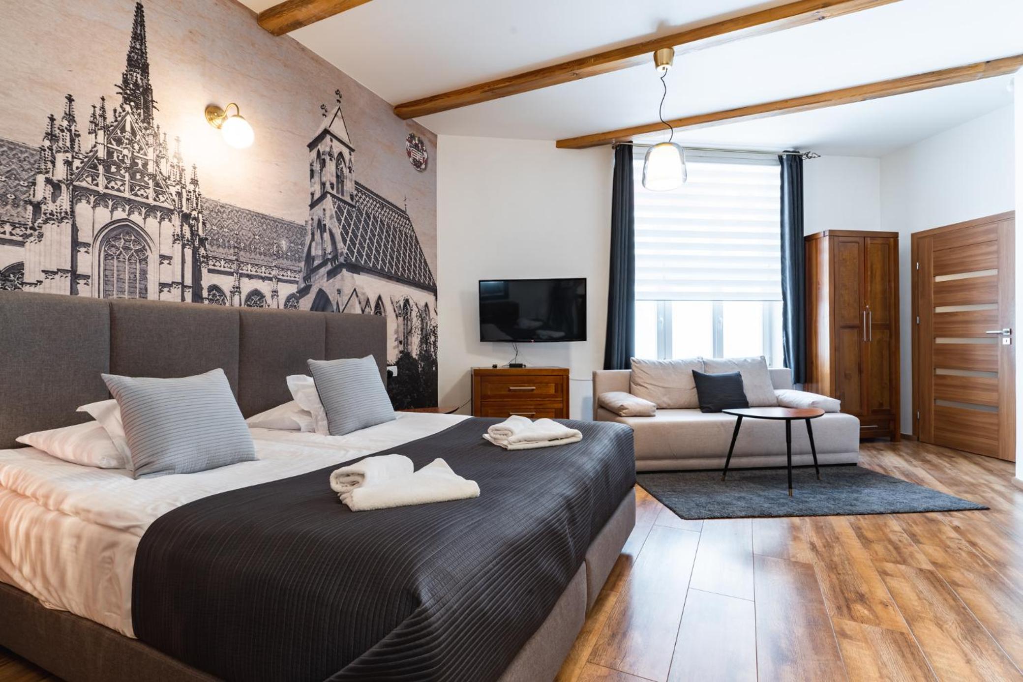 One-Bedroom Apartment - Annex