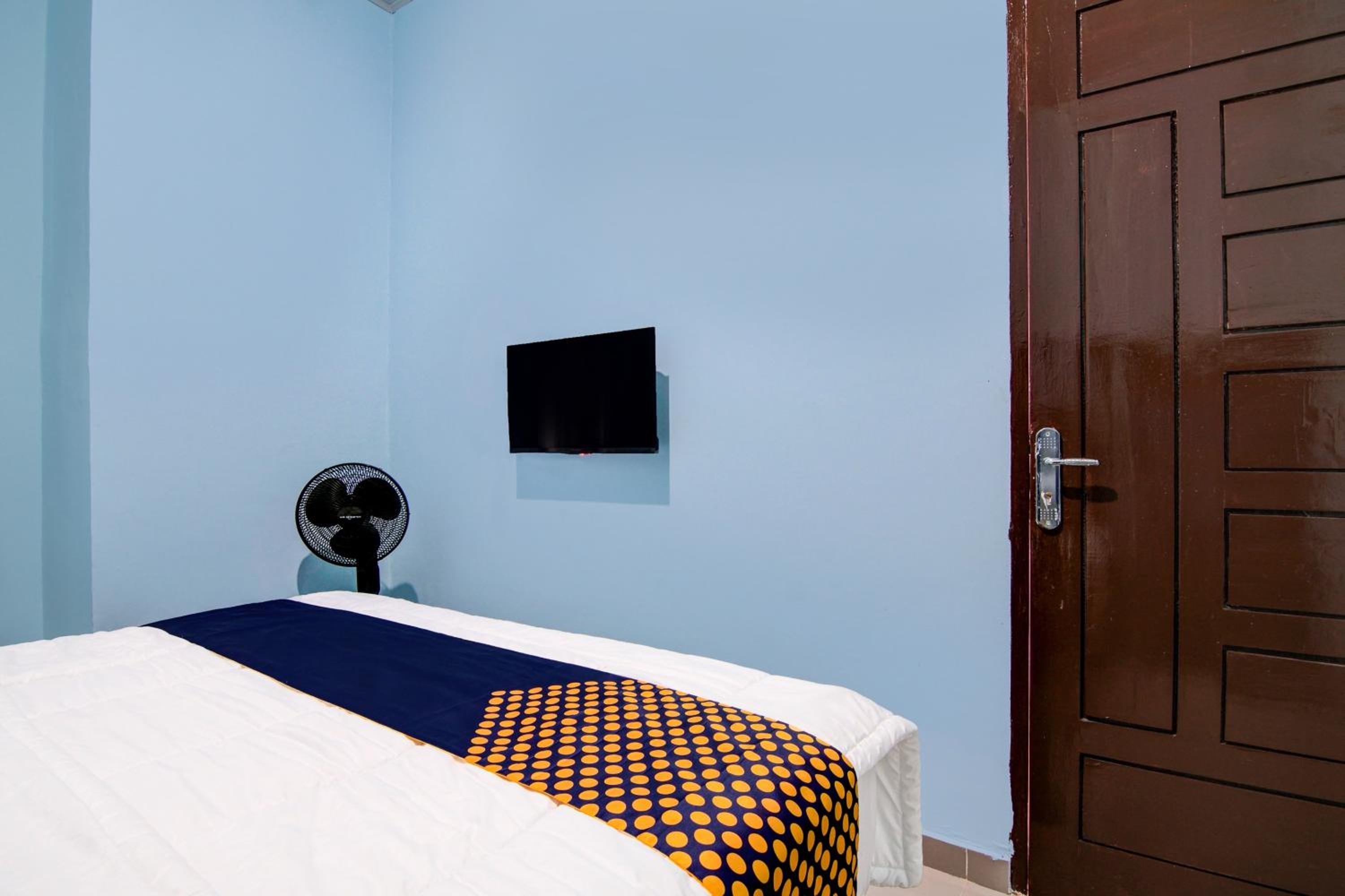Budget Double Room photo 3