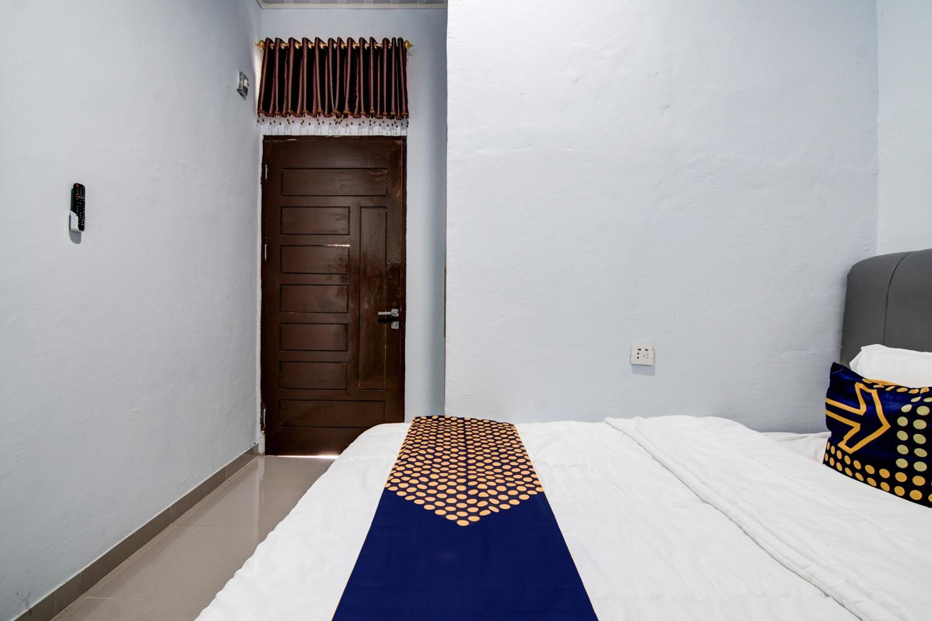 Budget Double Room photo 2