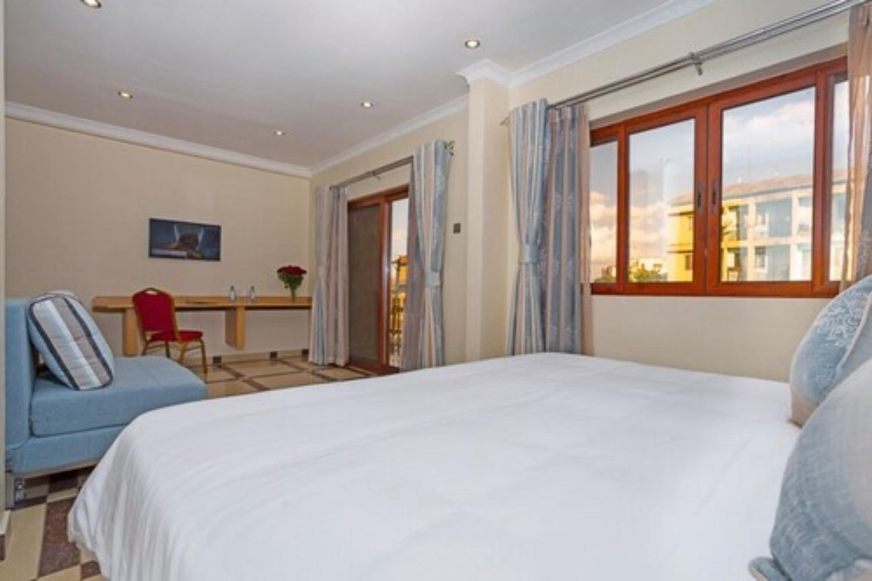 Standard Double Room - Photo 11