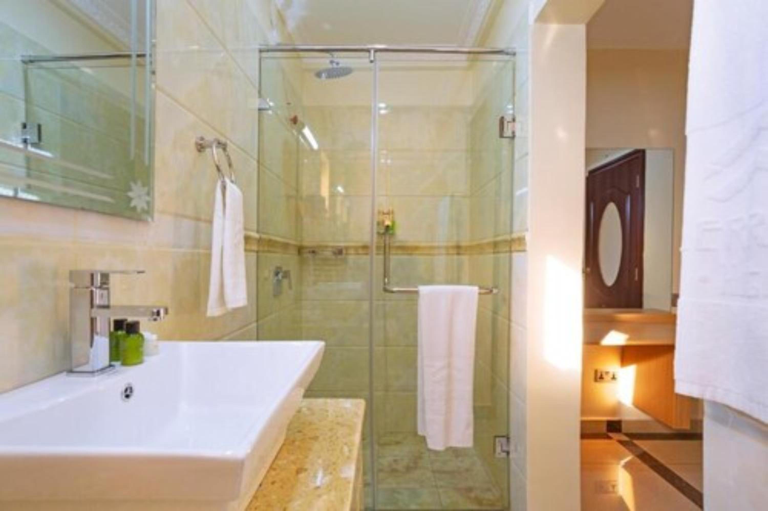Standard Double Room - Photo 8