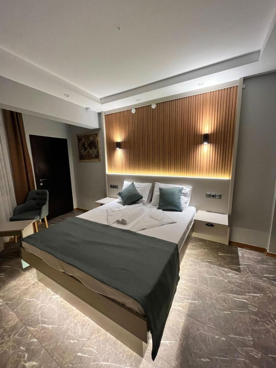 Double Room with Pool View - Photo 1