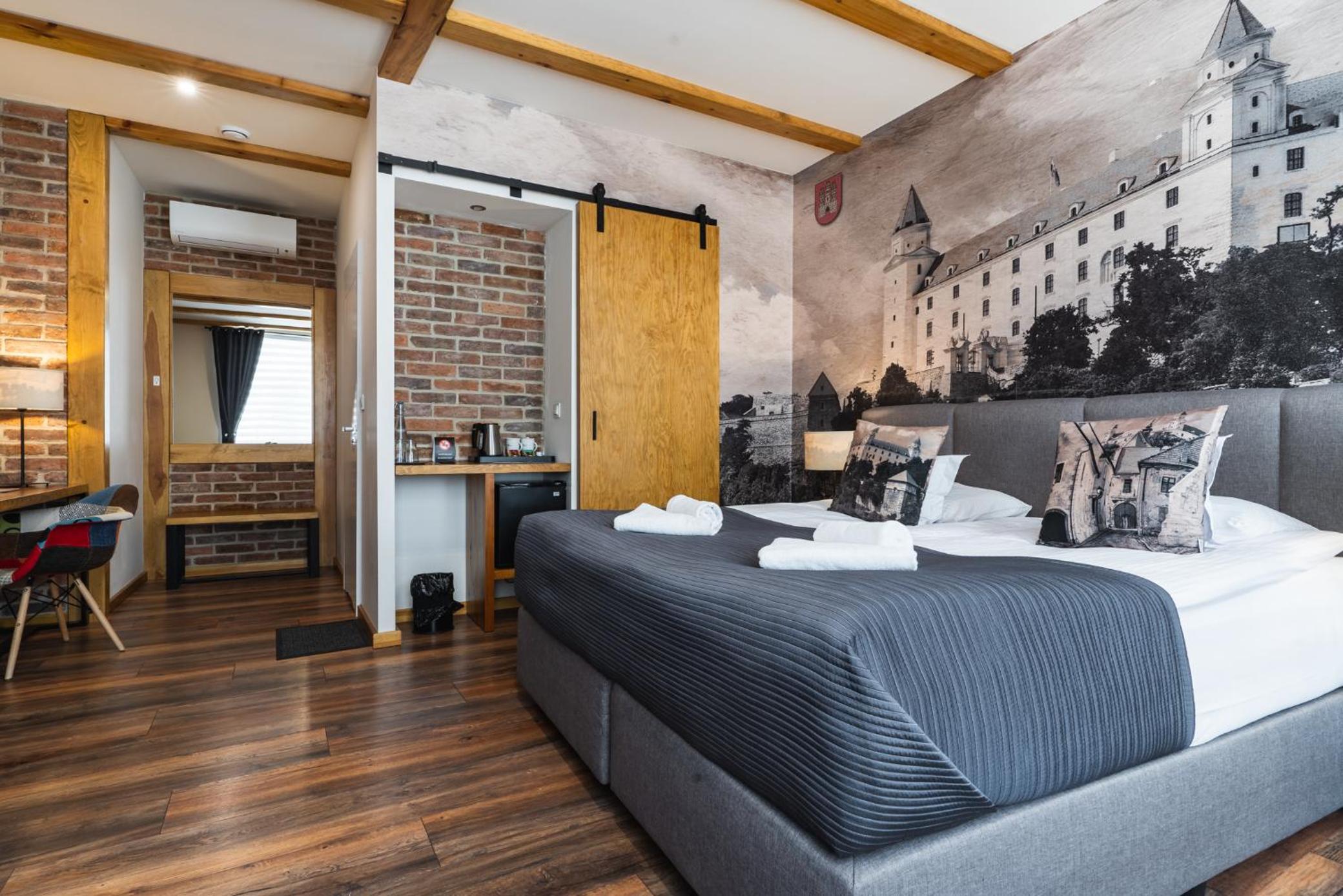 Double or Twin Room - Photo 8
