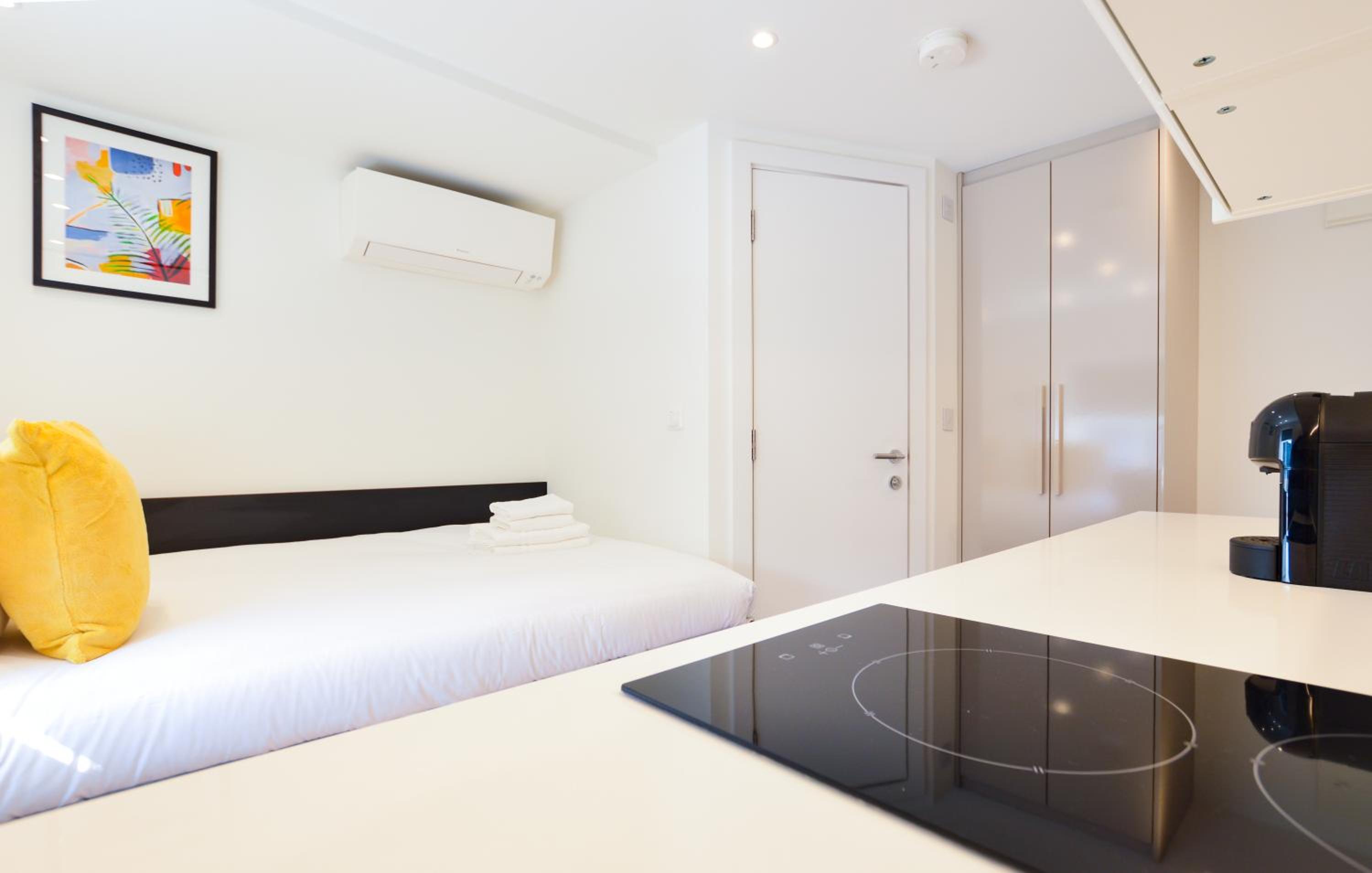 Small Studio Apartment photo 2