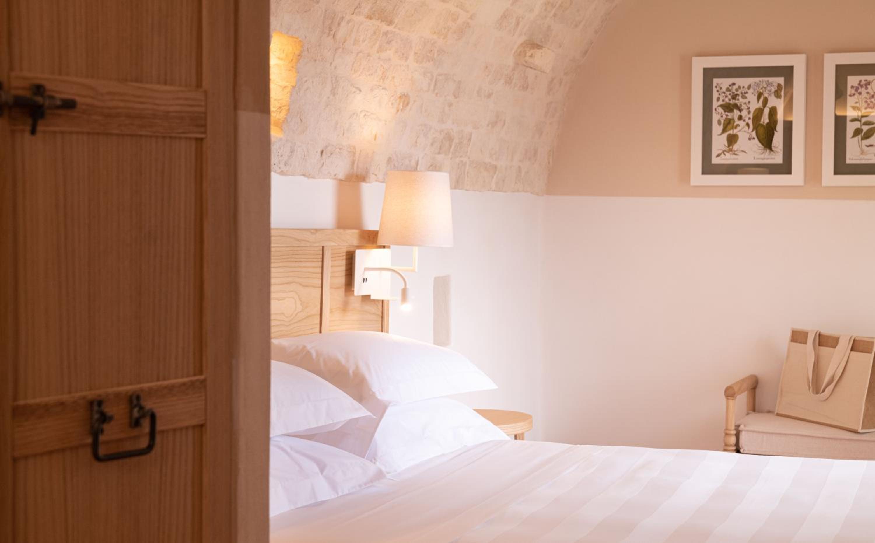 Superior King Room - Photo 4