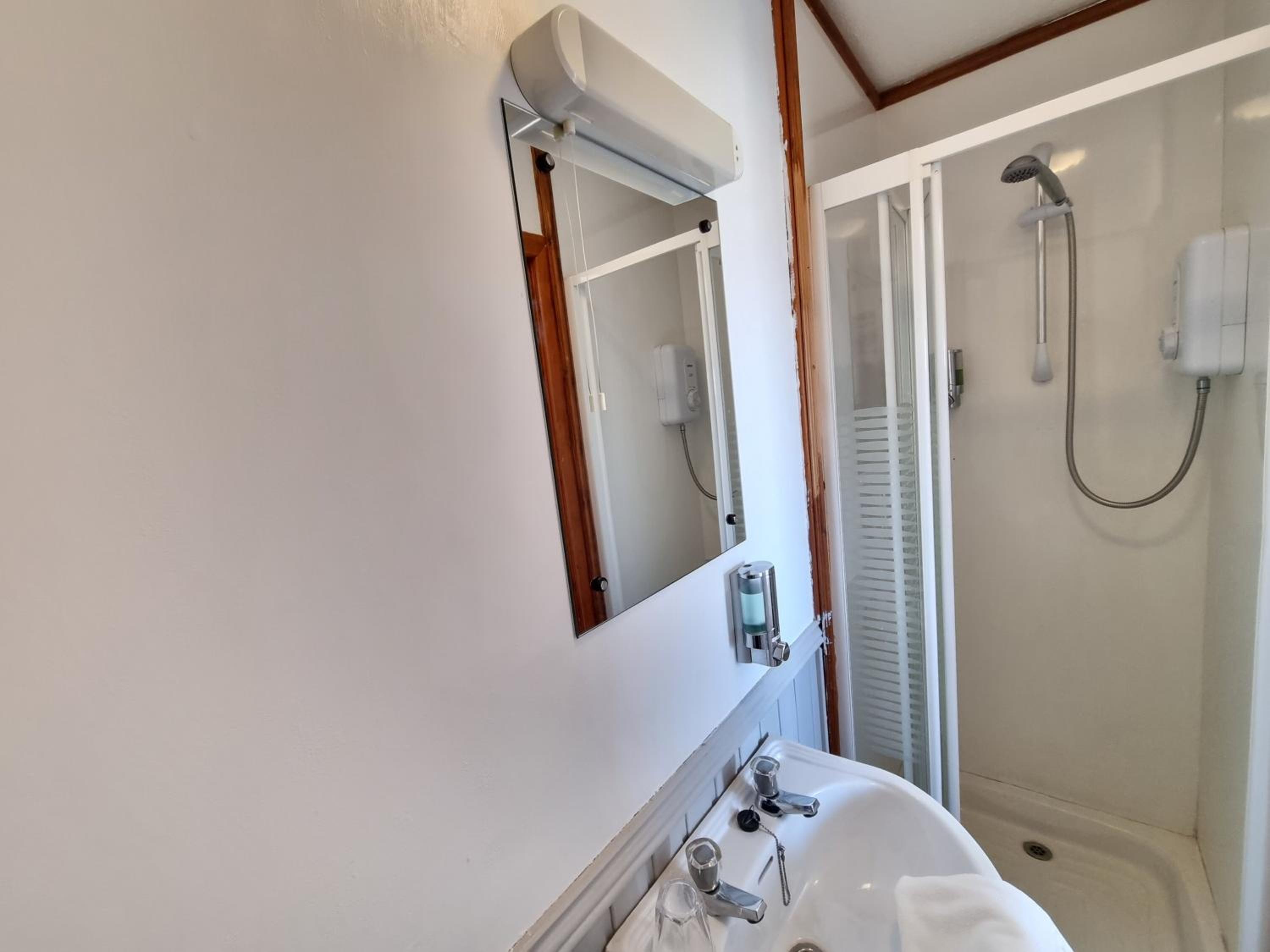 Budget Double Room photo 3